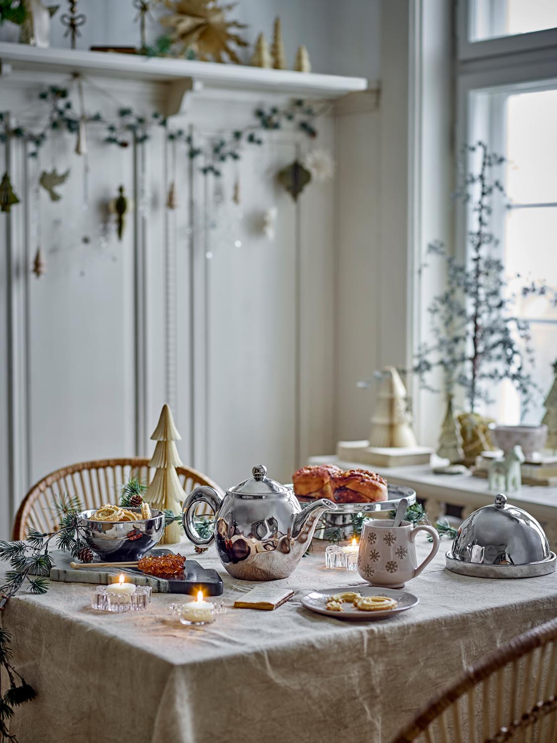 Shine Kuchenteller, Silber, Steingut in Silver präsentiert im Onlineshop von KAQTU Design AG. Tablett ist von Bloomingville