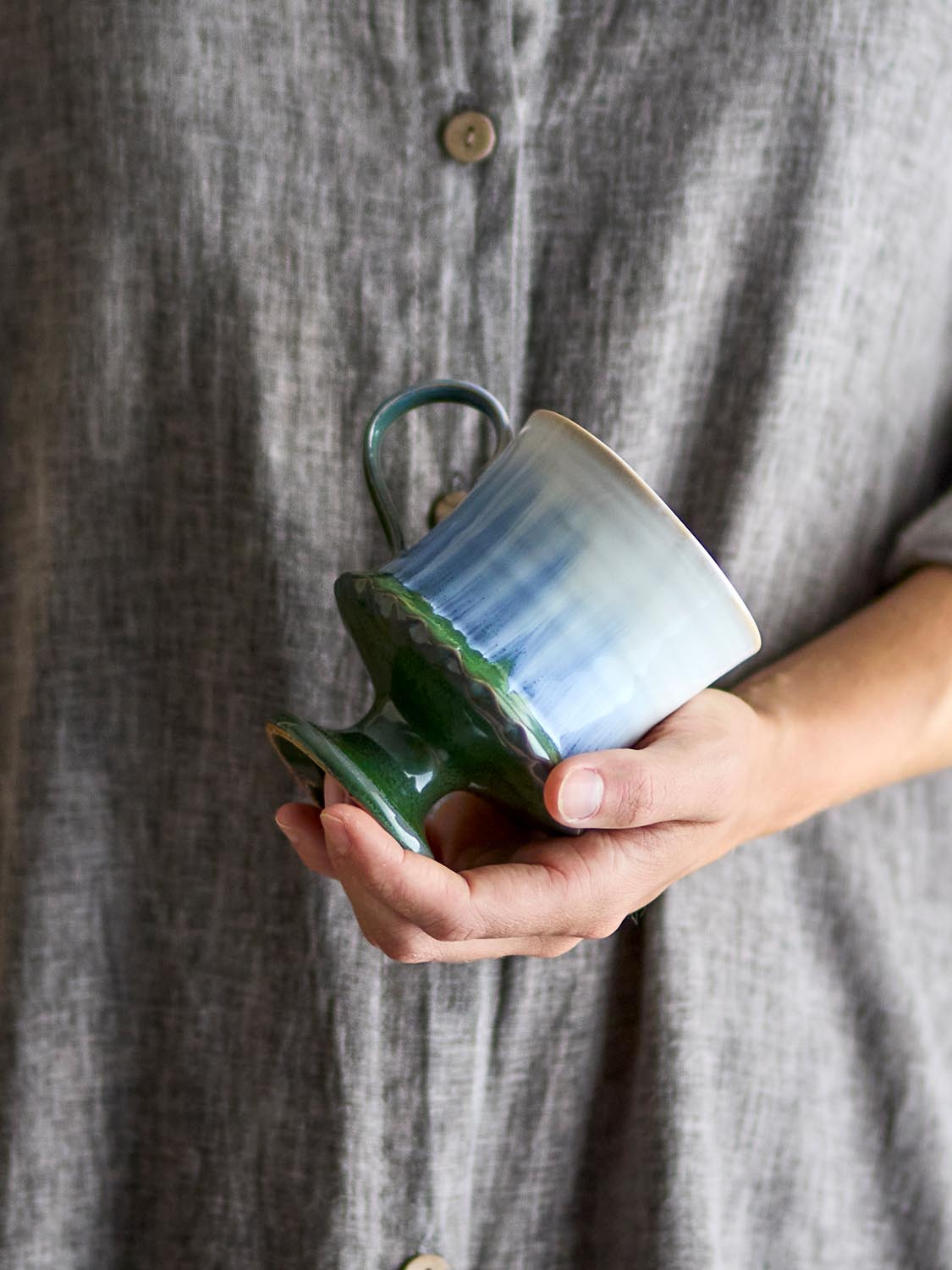 Odile Becher, Blau, Steingut in Blue präsentiert im Onlineshop von KAQTU Design AG. Tasse ist von Creative Collection