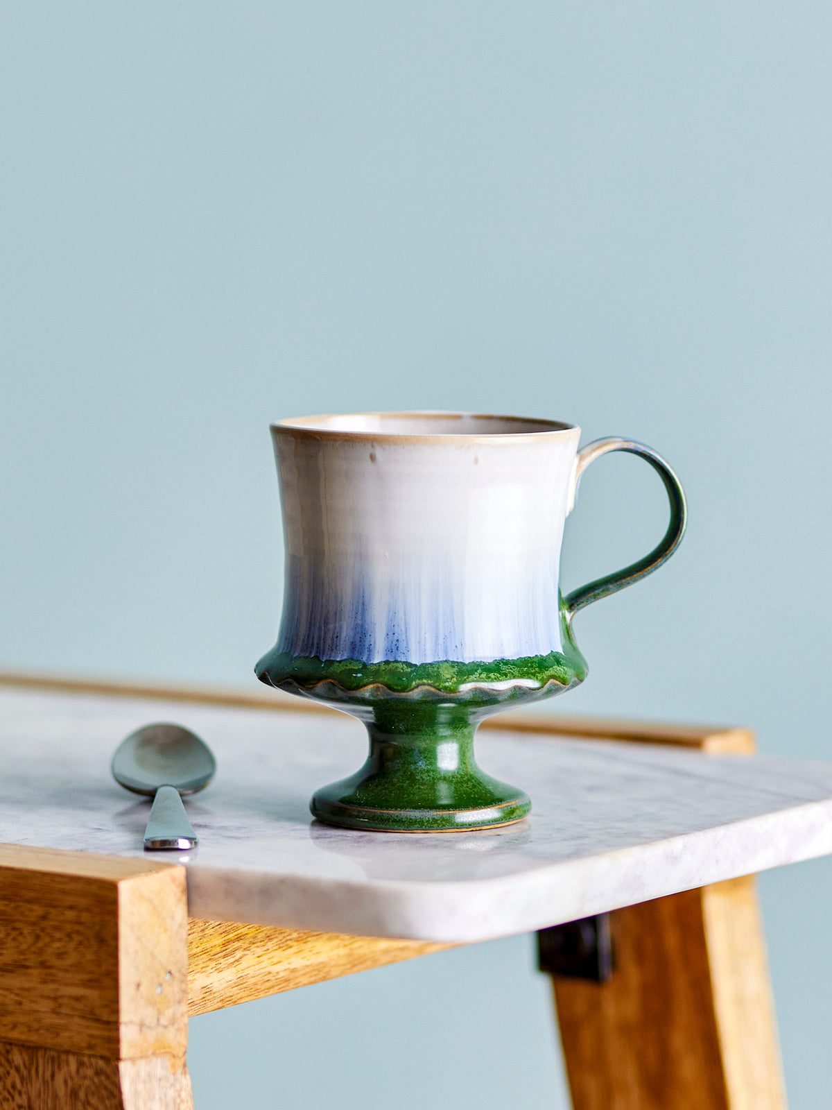 Odile Becher, Blau, Steingut in Blue präsentiert im Onlineshop von KAQTU Design AG. Tasse ist von Creative Collection