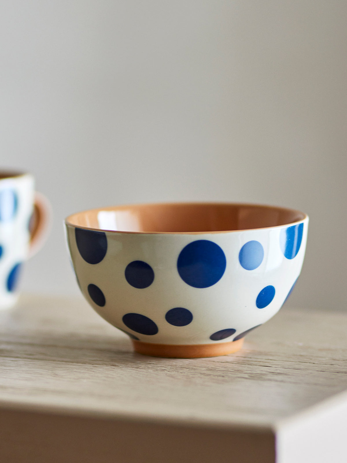 Miri Schale, Bunt, Steingut in Multi präsentiert im Onlineshop von KAQTU Design AG. Schale ist von Bloomingville