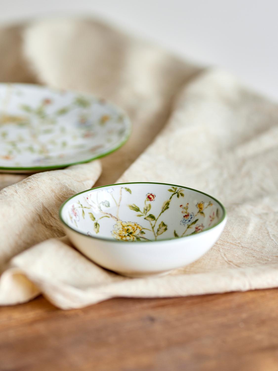 Bloomie Schale, Bunt, Steingut in Multi präsentiert im Onlineshop von KAQTU Design AG. Schale ist von Creative Collection