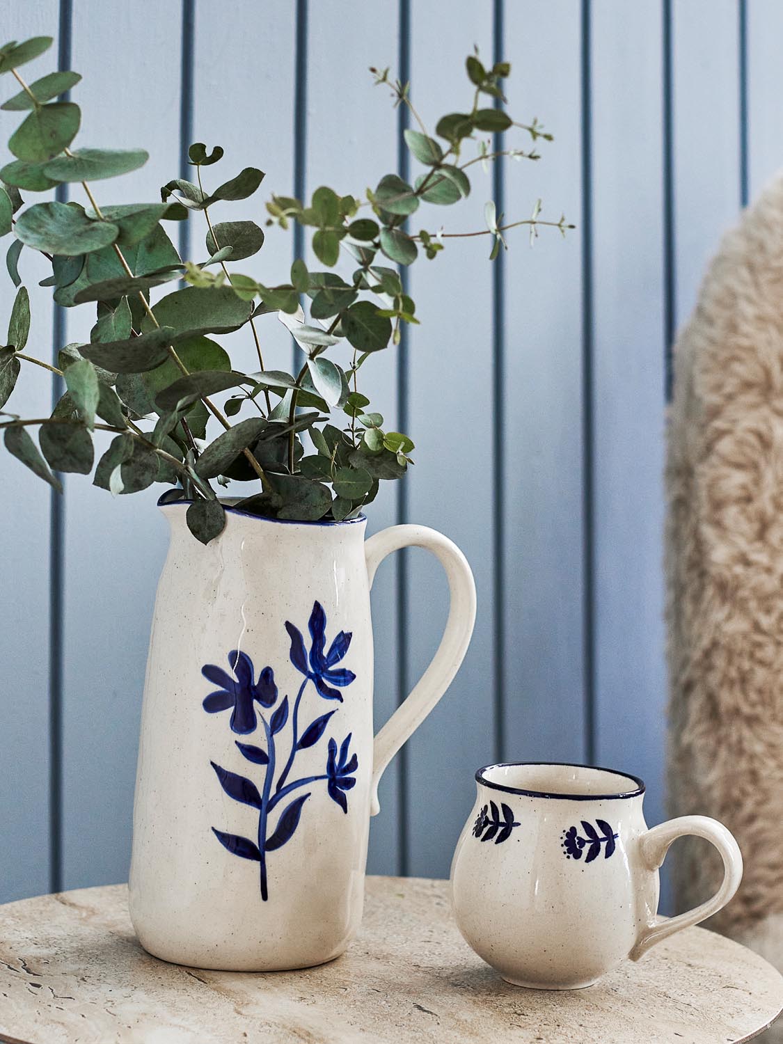 Eimy Tasse, Blau, Steingut in Blue präsentiert im Onlineshop von KAQTU Design AG. Tasse ist von Creative Collection