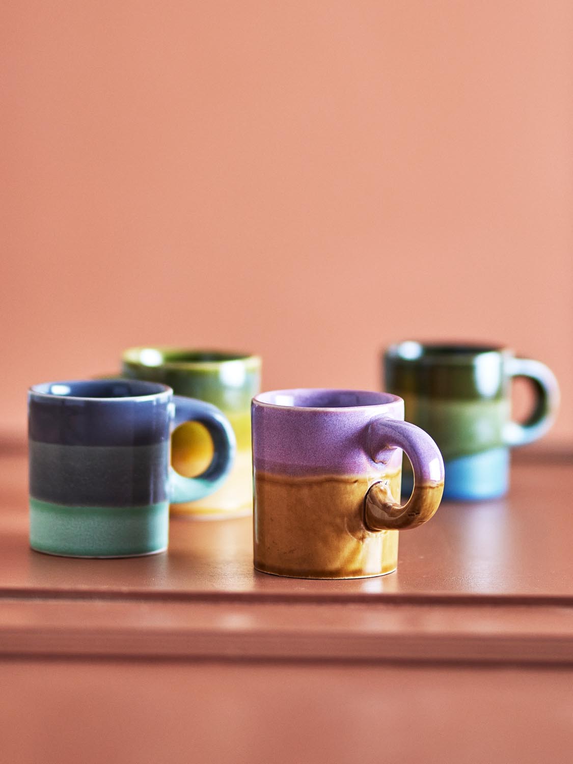 Joris Becher, Bunt, Steingut in Multi präsentiert im Onlineshop von KAQTU Design AG. Tasse ist von Bloomingville