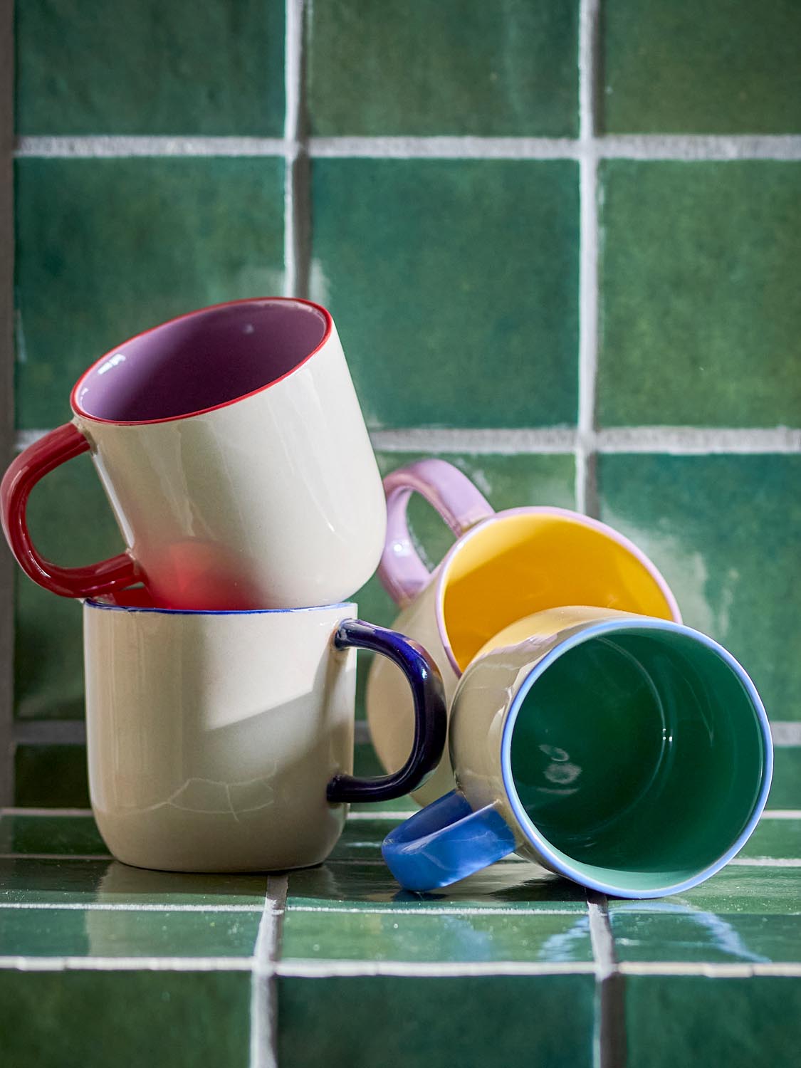 Joris Becher, Bunt, Steingut in Multi präsentiert im Onlineshop von KAQTU Design AG. Tasse ist von Bloomingville