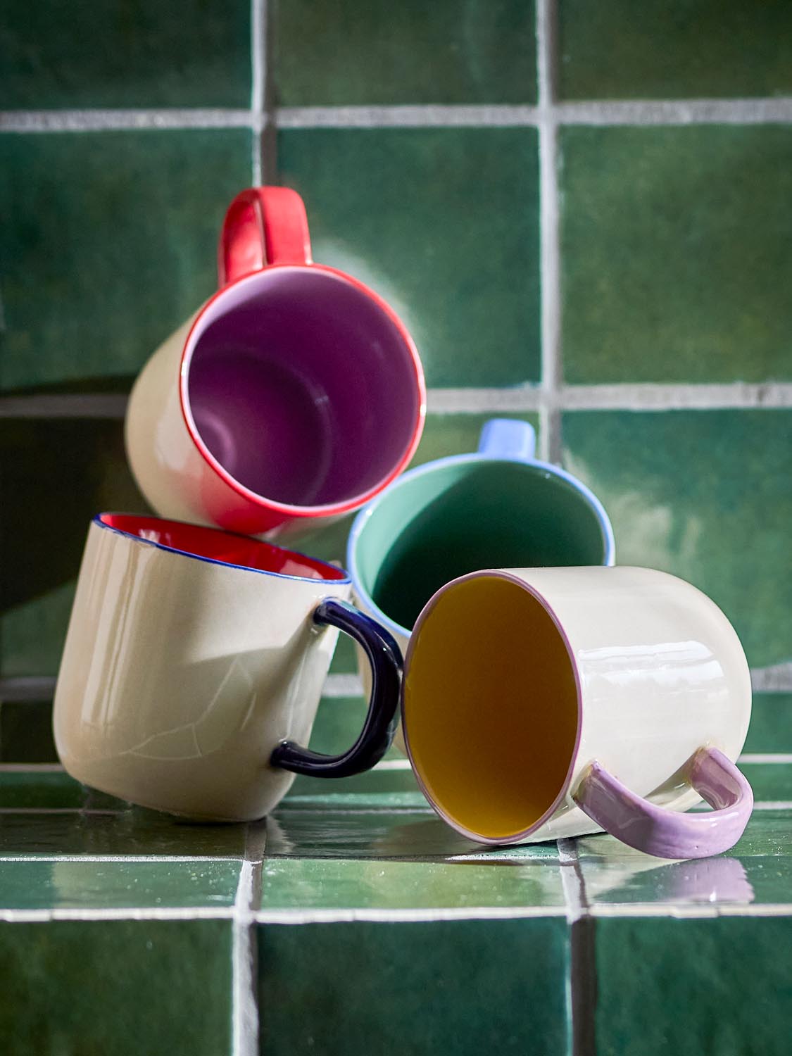 Joris Becher, Bunt, Steingut in Multi präsentiert im Onlineshop von KAQTU Design AG. Tasse ist von Bloomingville