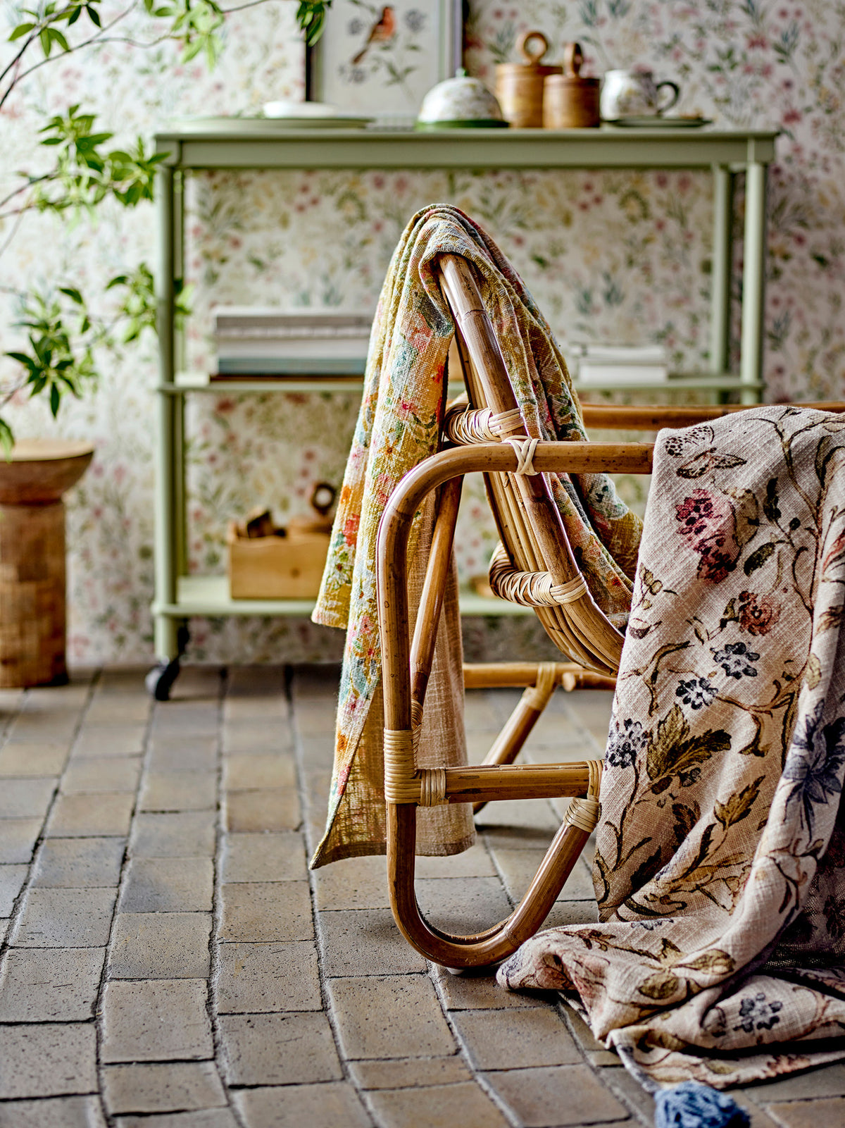 Yoti Decke, Bunt, Baumwolle in Multi präsentiert im Onlineshop von KAQTU Design AG. Wolldecke ist von Creative Collection