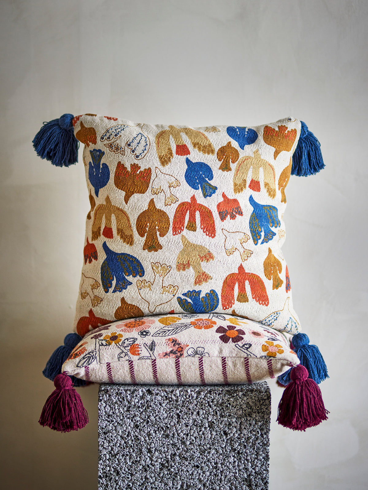 Anniversary Kissen, Bunt, Baumwolle in Multi präsentiert im Onlineshop von KAQTU Design AG. Deko Kissenbezug ist von Bloomingville