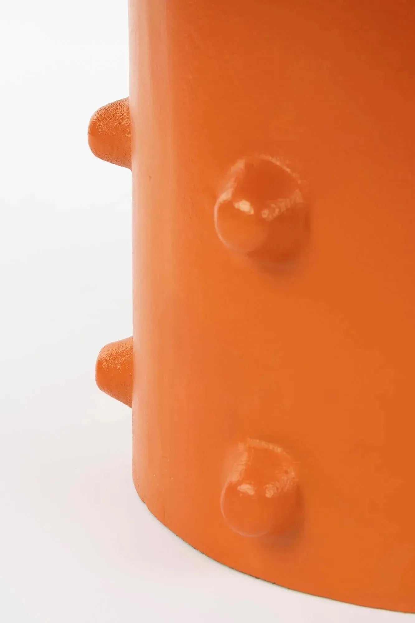Pinch Me Beistelltisch in Orange präsentiert im Onlineshop von KAQTU Design AG. Beistelltisch ist von Bold Monkey