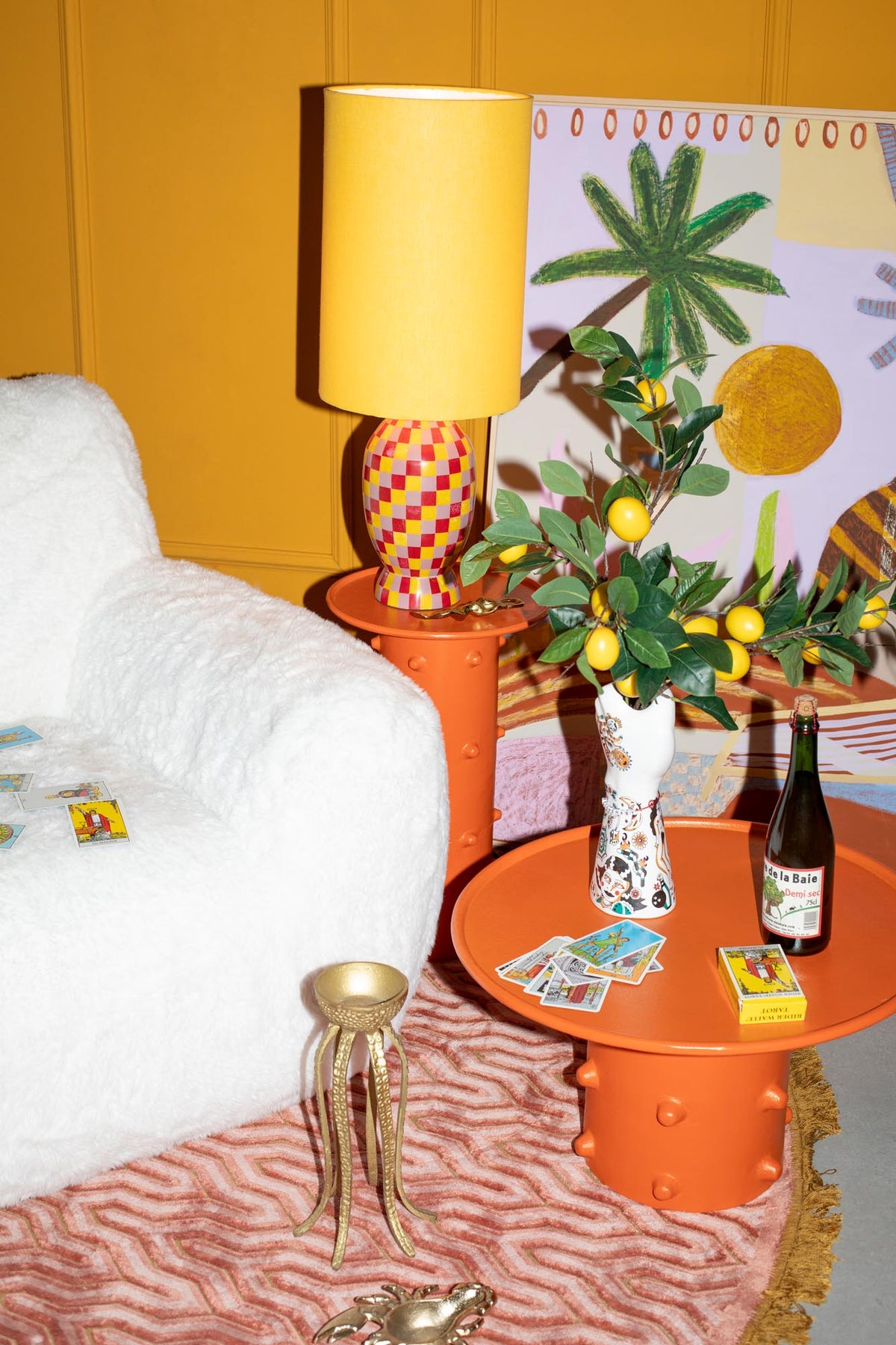 Pinch Me Beistelltisch in orange präsentiert im Onlineshop von KAQTU Design AG. Couchtisch ist von Bold Monkey
