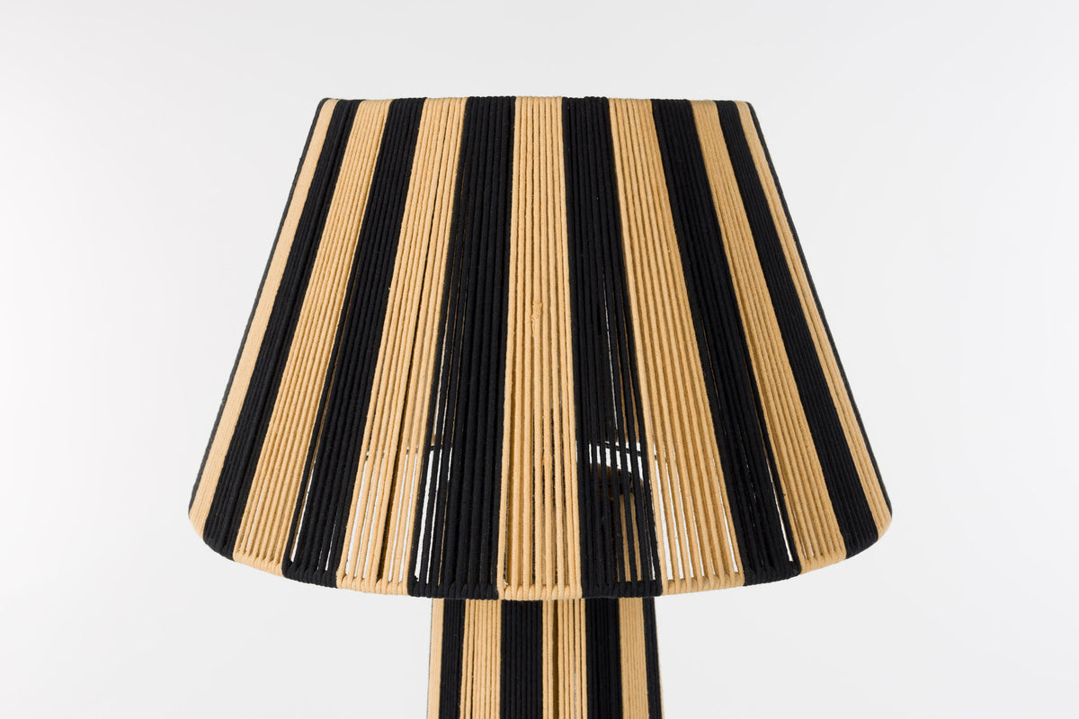 Stehleuchte Stripe it up in Schwarz präsentiert im Onlineshop von KAQTU Design AG. Stehleuchte ist von Bold Monkey