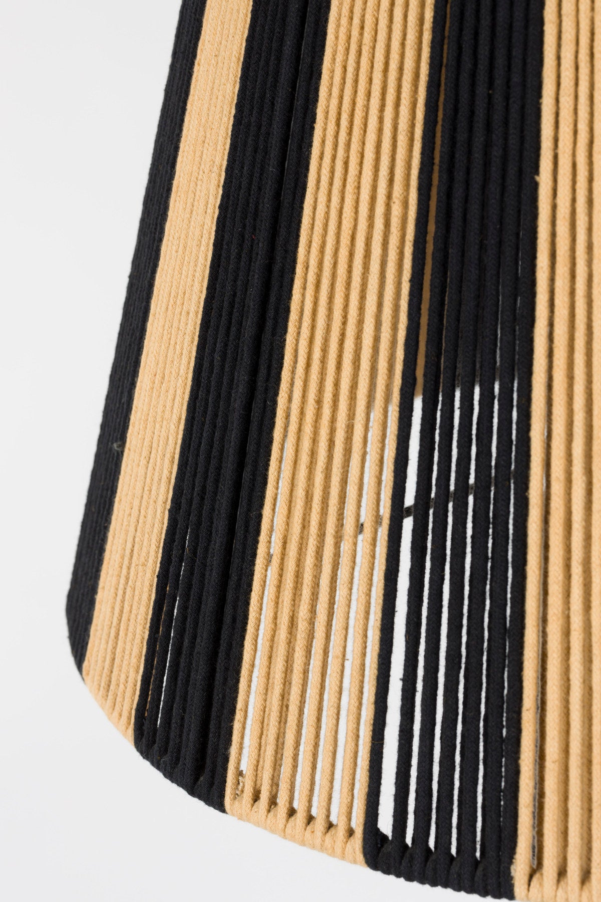 Stehleuchte Stripe it up in Schwarz präsentiert im Onlineshop von KAQTU Design AG. Stehleuchte ist von Bold Monkey