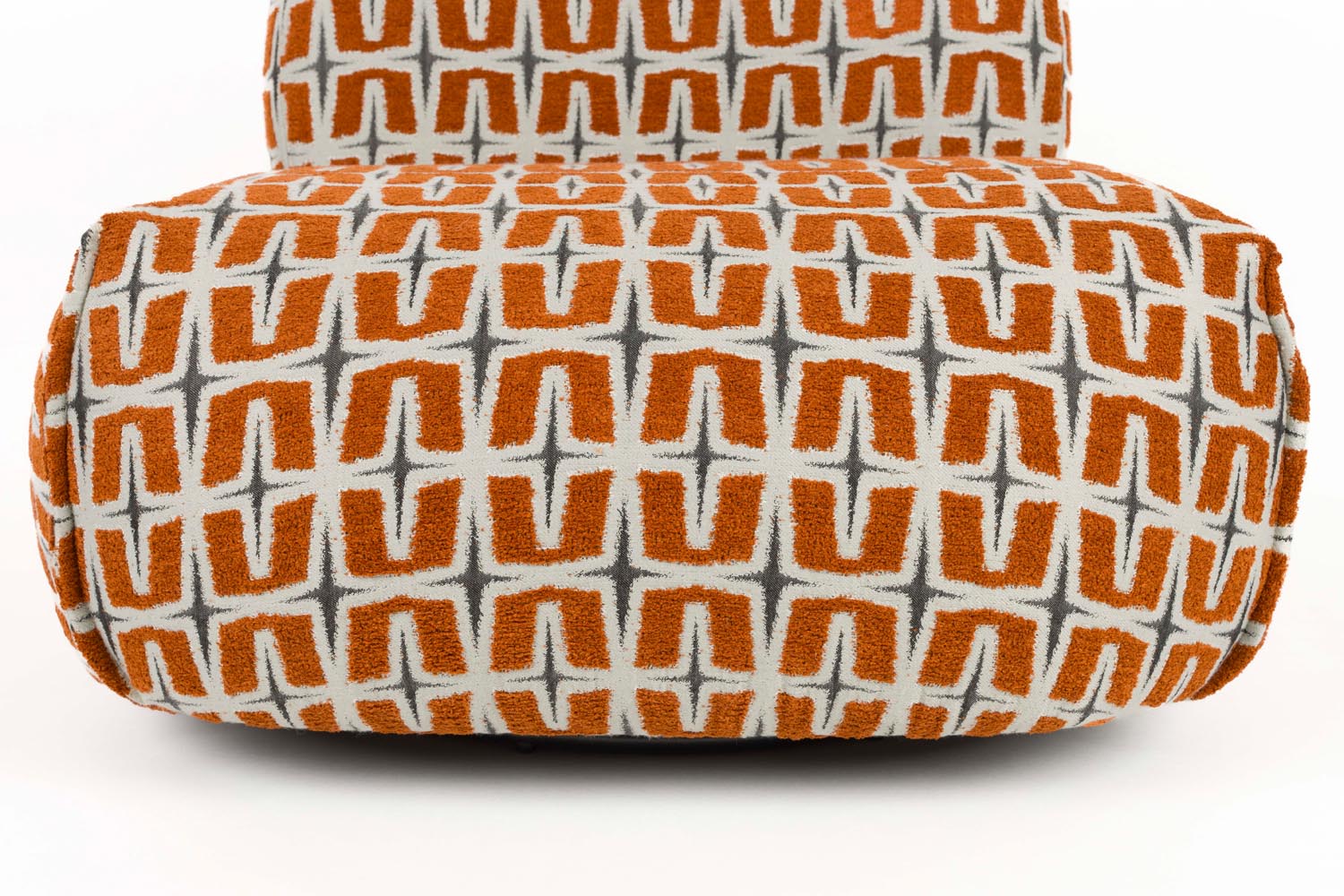 Lounge Stuhl Ritz Beige Burned Orange in Orange präsentiert im Onlineshop von KAQTU Design AG. Sessel ist von Bold Monkey