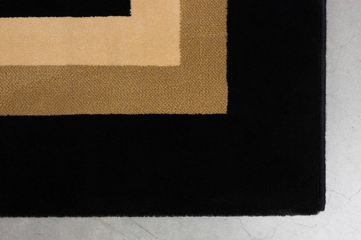 Teppich Urban Maze 160x160 in Mehrfarbig präsentiert im Onlineshop von KAQTU Design AG. Teppich ist von Bold Monkey