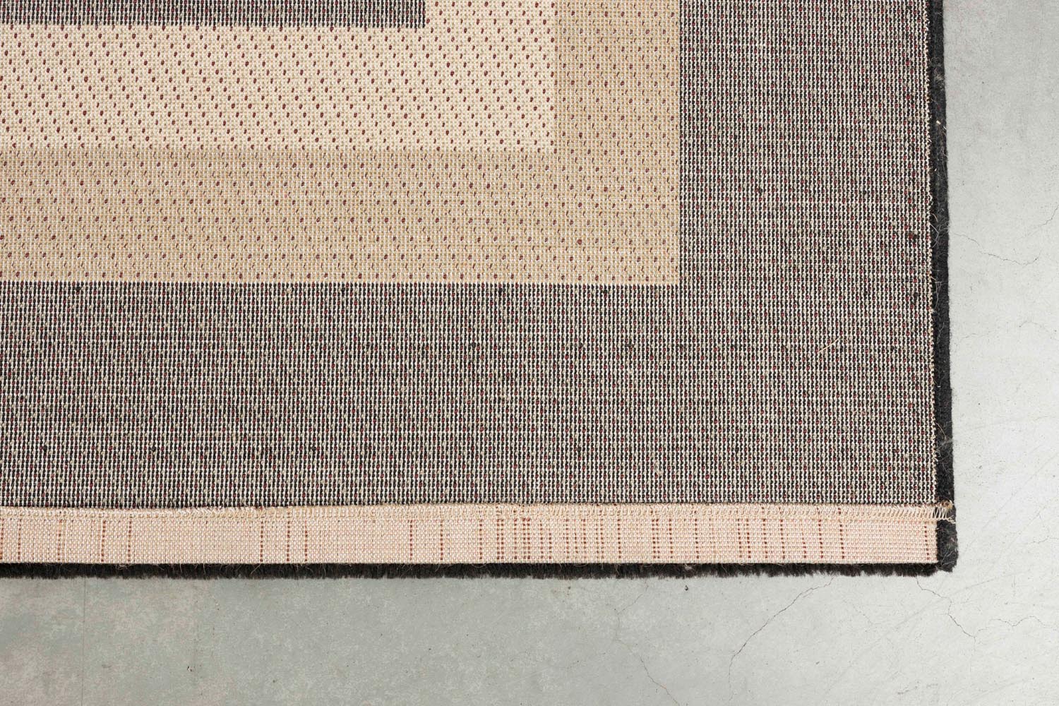 Teppich Urban Maze 160x160 in Mehrfarbig präsentiert im Onlineshop von KAQTU Design AG. Teppich ist von Bold Monkey