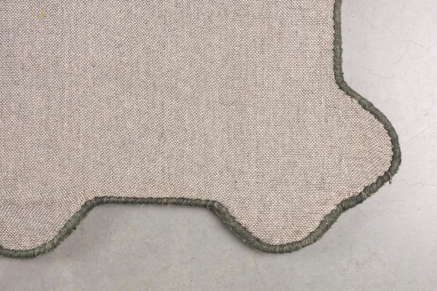 Teppich Sugar Lines in Grün präsentiert im Onlineshop von KAQTU Design AG. Teppich ist von Bold Monkey
