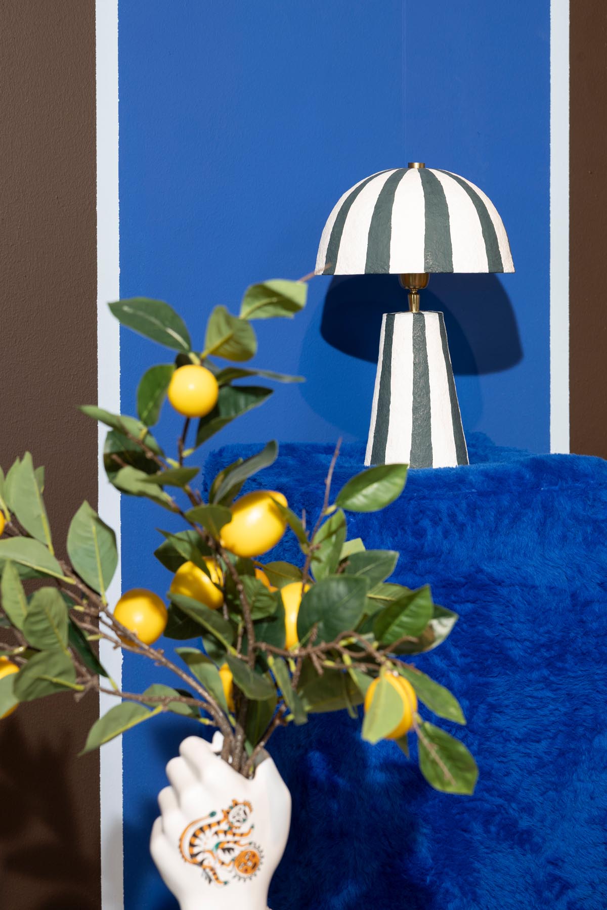 Tischlampe Zebra Rebel in Schwarz präsentiert im Onlineshop von KAQTU Design AG. Tischleuchte ist von Bold Monkey