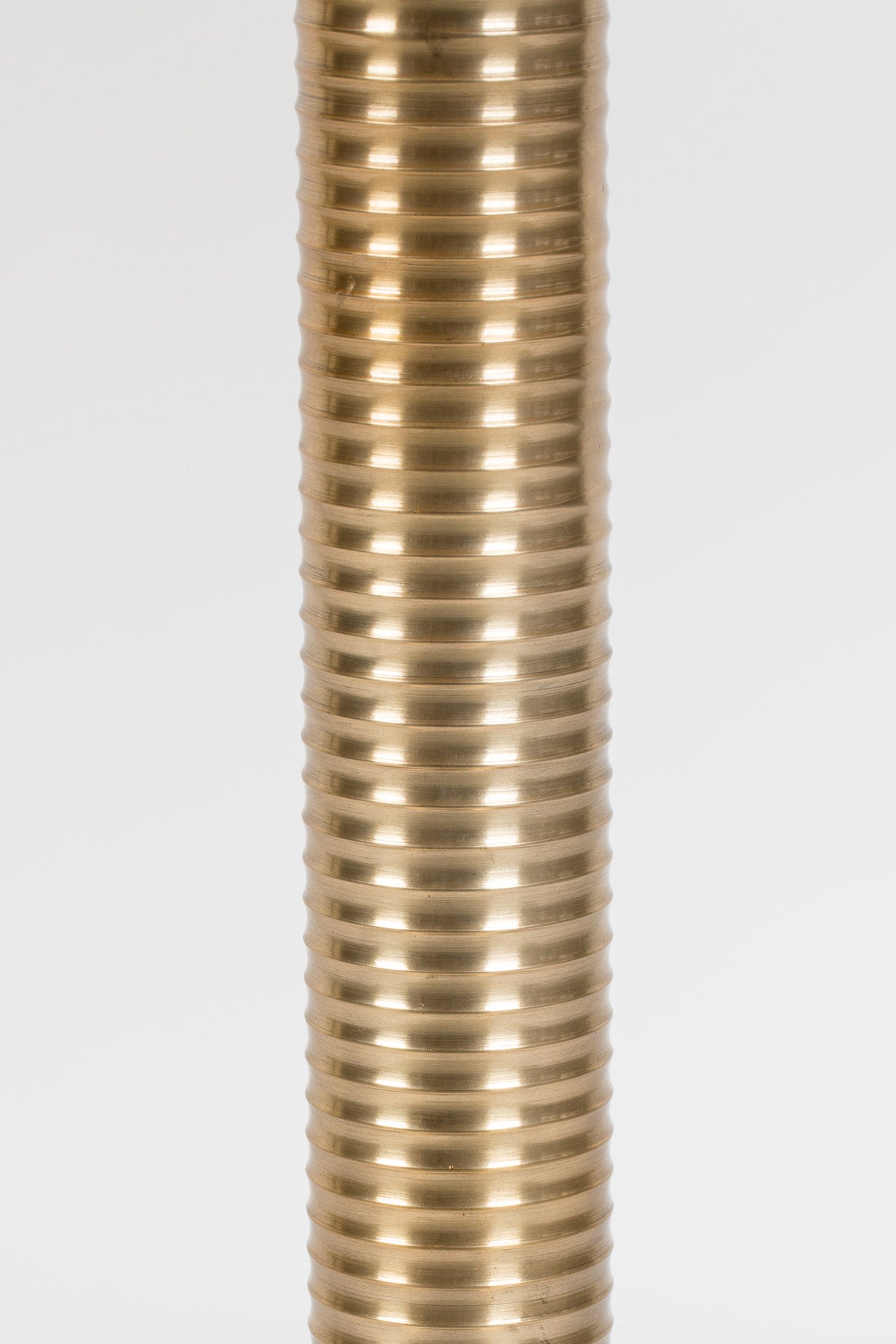 HYPNOTISING ROUND Beistelltisch in Gold präsentiert im Onlineshop von KAQTU Design AG. Couchtisch ist von Bold Monkey