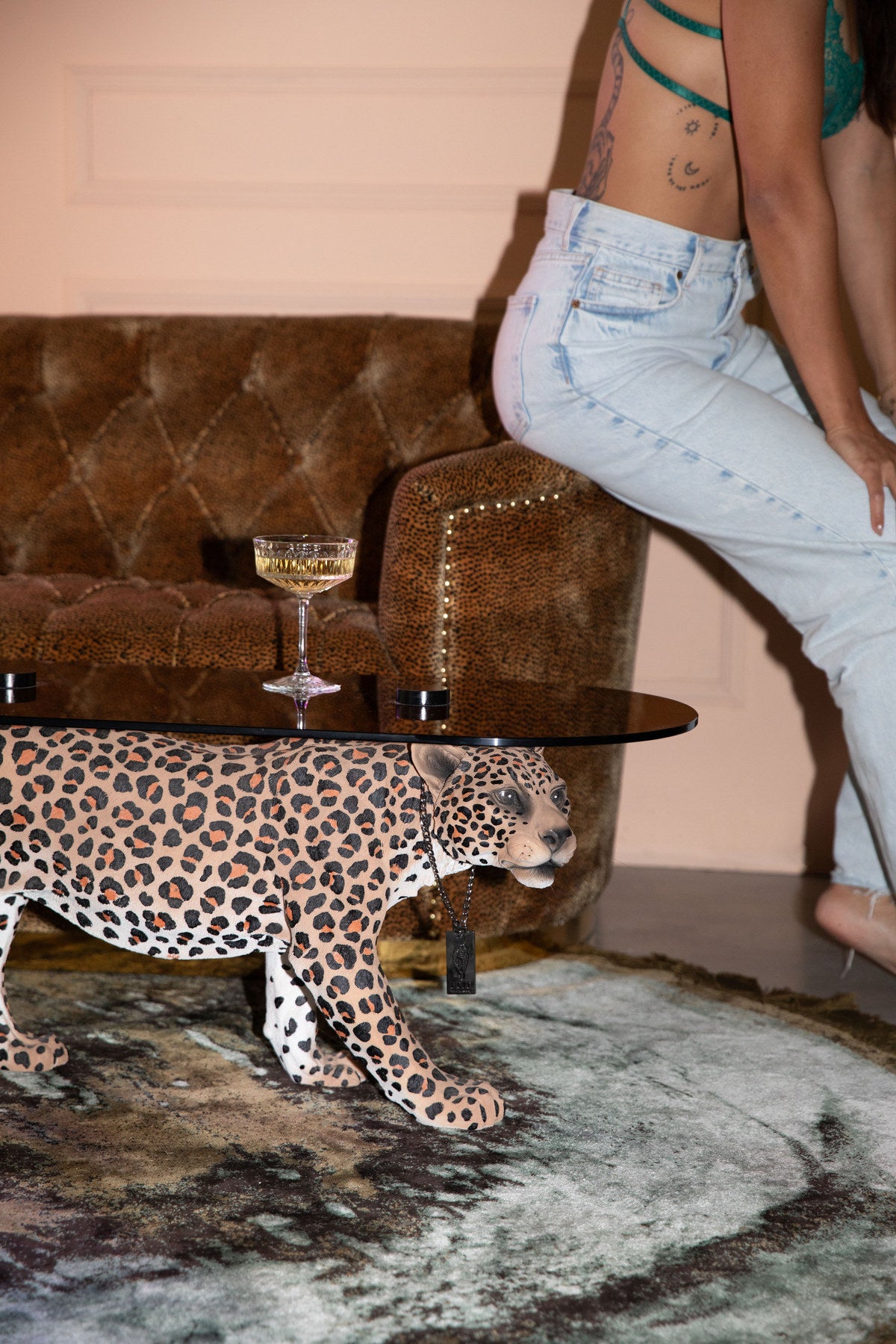 DOPE AS HELL Beistelltisch in Mehrfarbig präsentiert im Onlineshop von KAQTU Design AG. Couchtisch ist von Bold Monkey