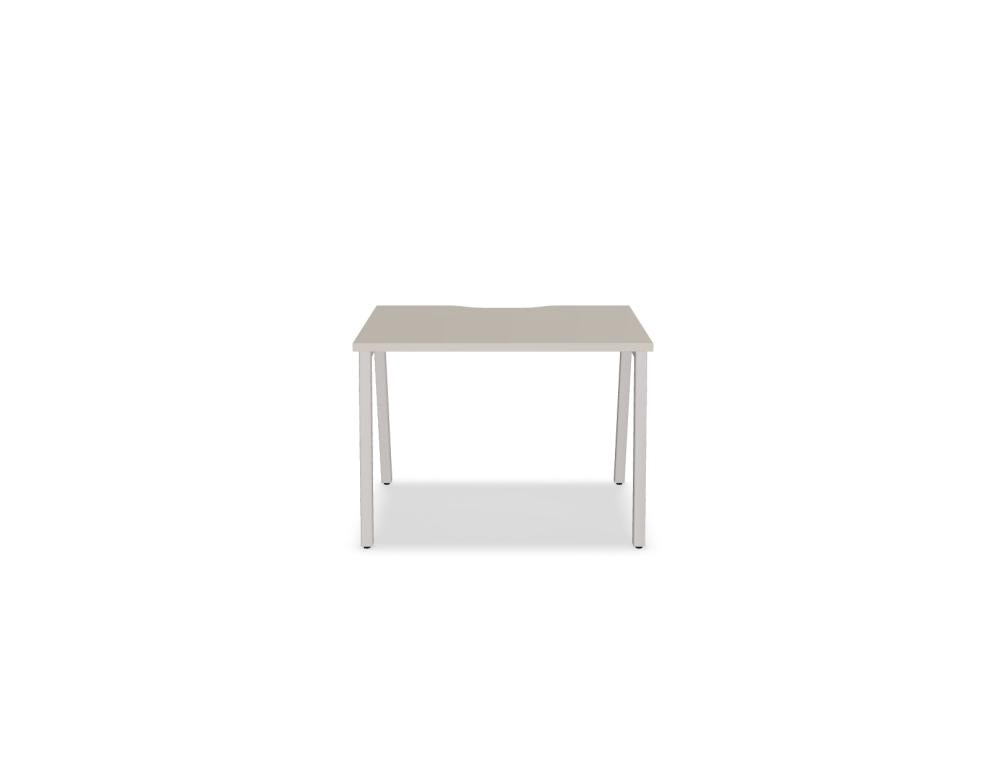 Ogi M BOM19 - Schreibtisch in Honigeiche präsentiert im Onlineshop von KAQTU Design AG. Schreibtisch ist von Mdd