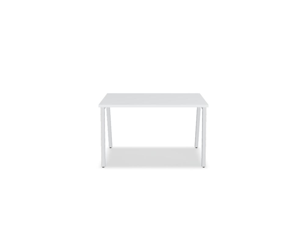 Ogi M BOM22 - Schreibtisch in Honigeiche präsentiert im Onlineshop von KAQTU Design AG. Schreibtisch ist von Mdd