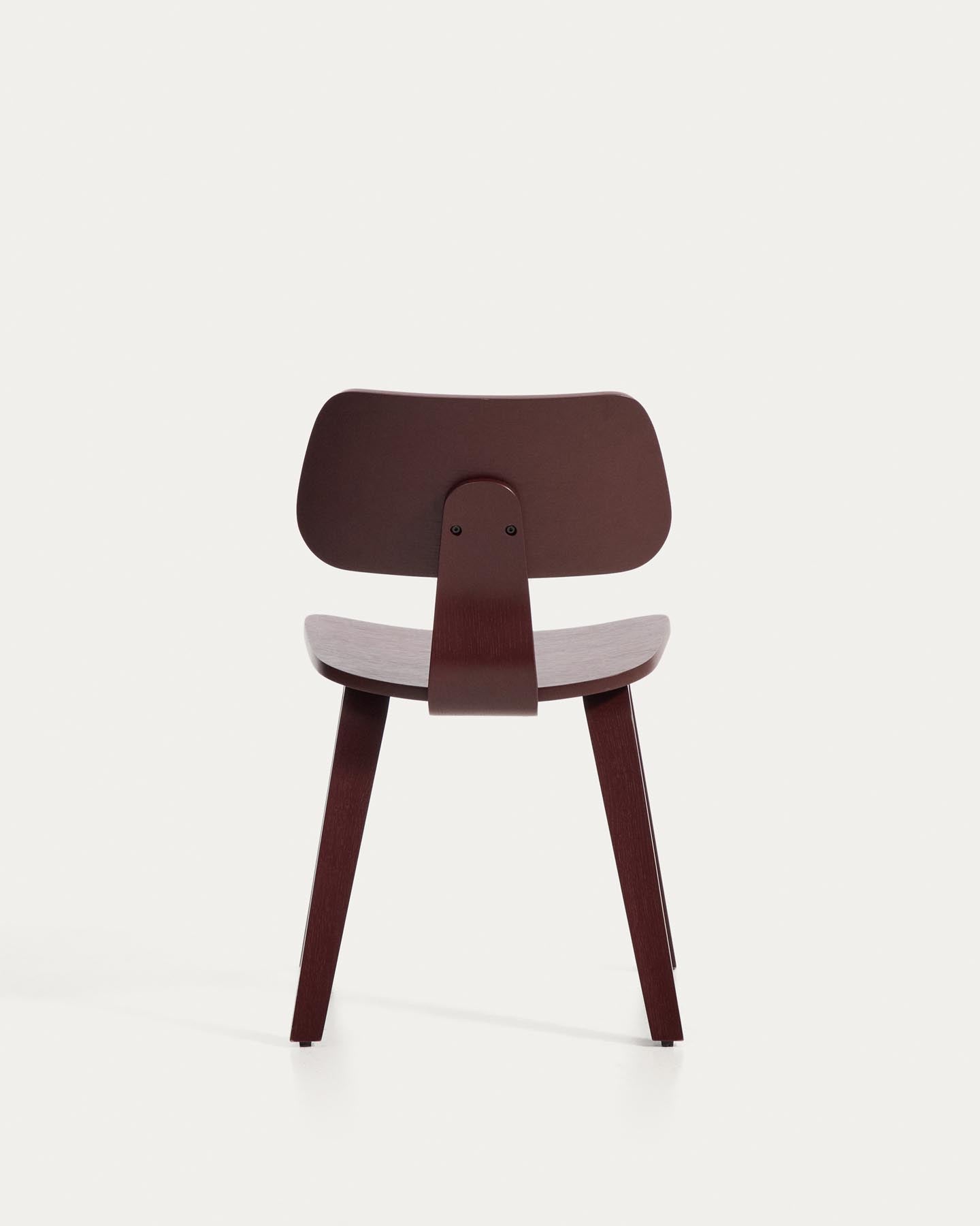Gena-Stuhl aus Eichenfurnier mit bordeauxrotem Finish in Rot präsentiert im Onlineshop von KAQTU Design AG. Stuhl ist von Kave Home