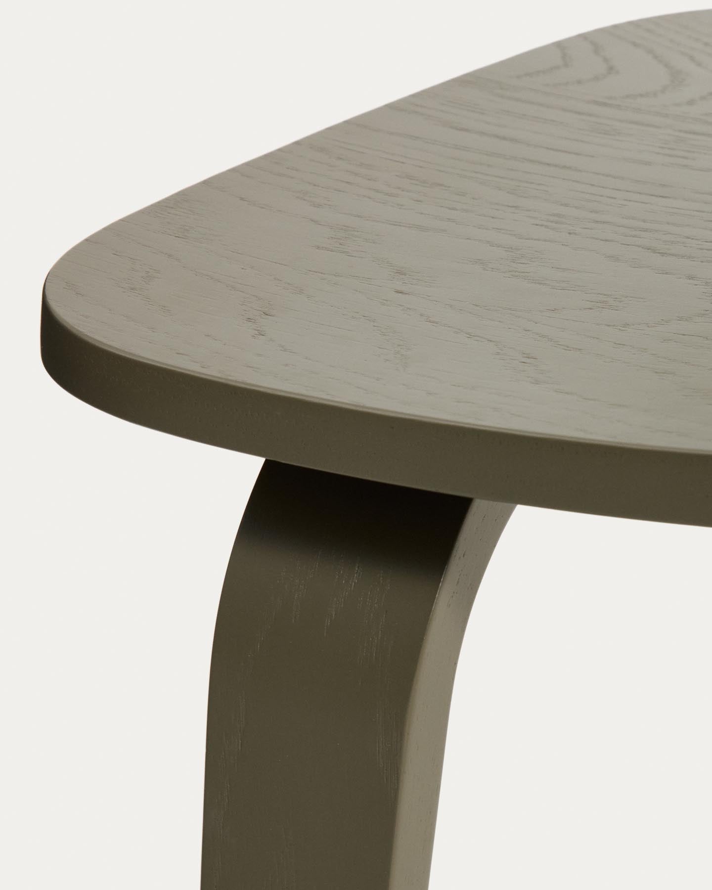 Gena-Stuhl aus Eichenfurnier mit grünem Finish in Grün präsentiert im Onlineshop von KAQTU Design AG. Stuhl ist von Kave Home