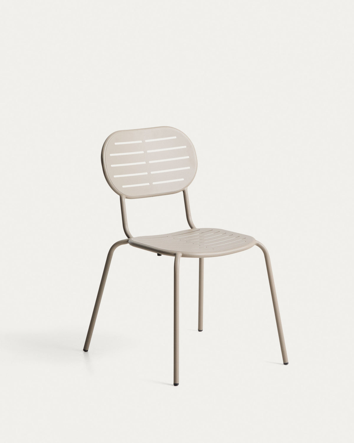 Stapelbarer Outdoor-Stuhl Brai aus verzinktem Stahl in Taupe in Taupe, Beige, Ecru präsentiert im Onlineshop von KAQTU Design AG. Gartenstuhl ist von Kave Home