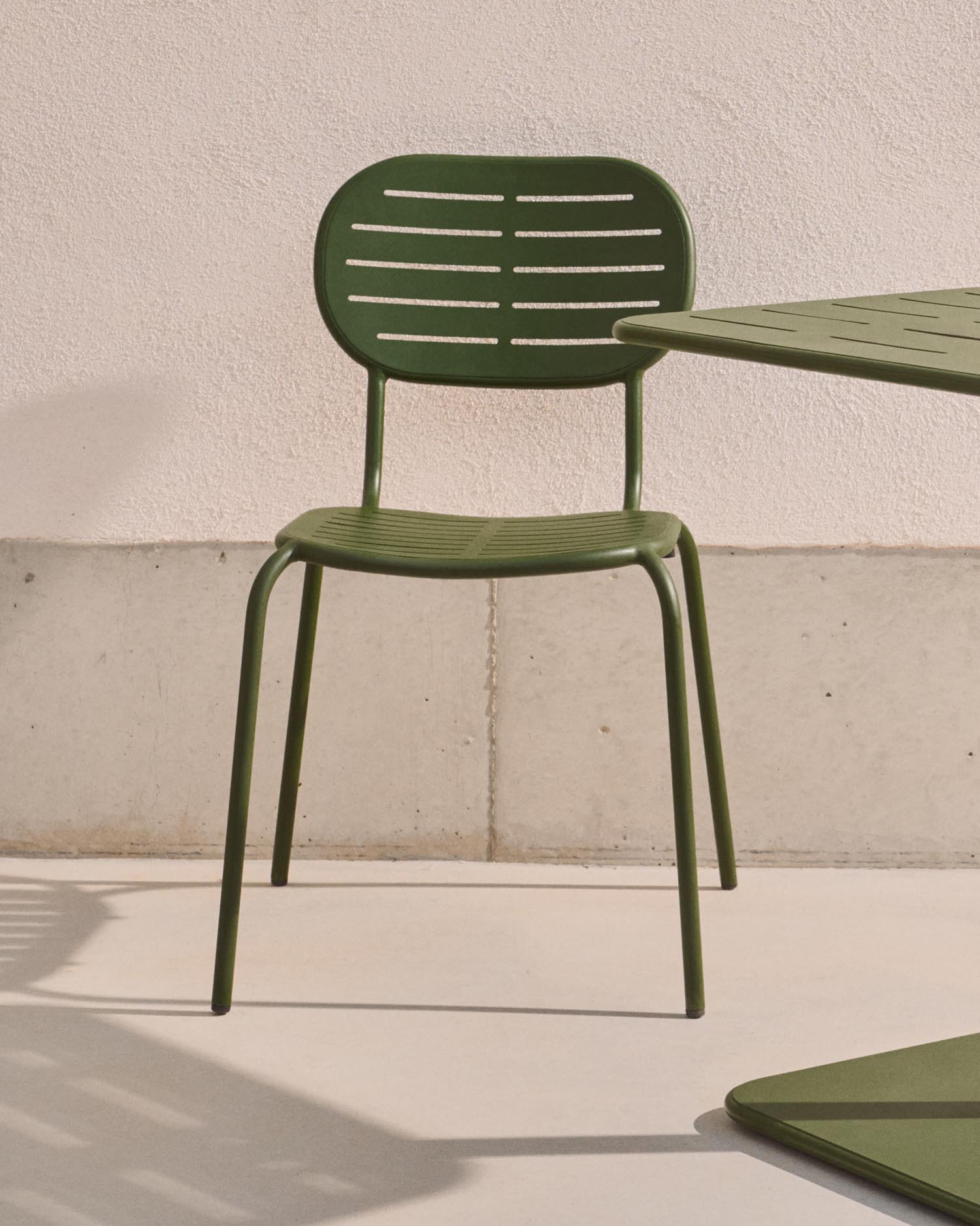Stackable outdoor chair Brai made of galvanized steel in green