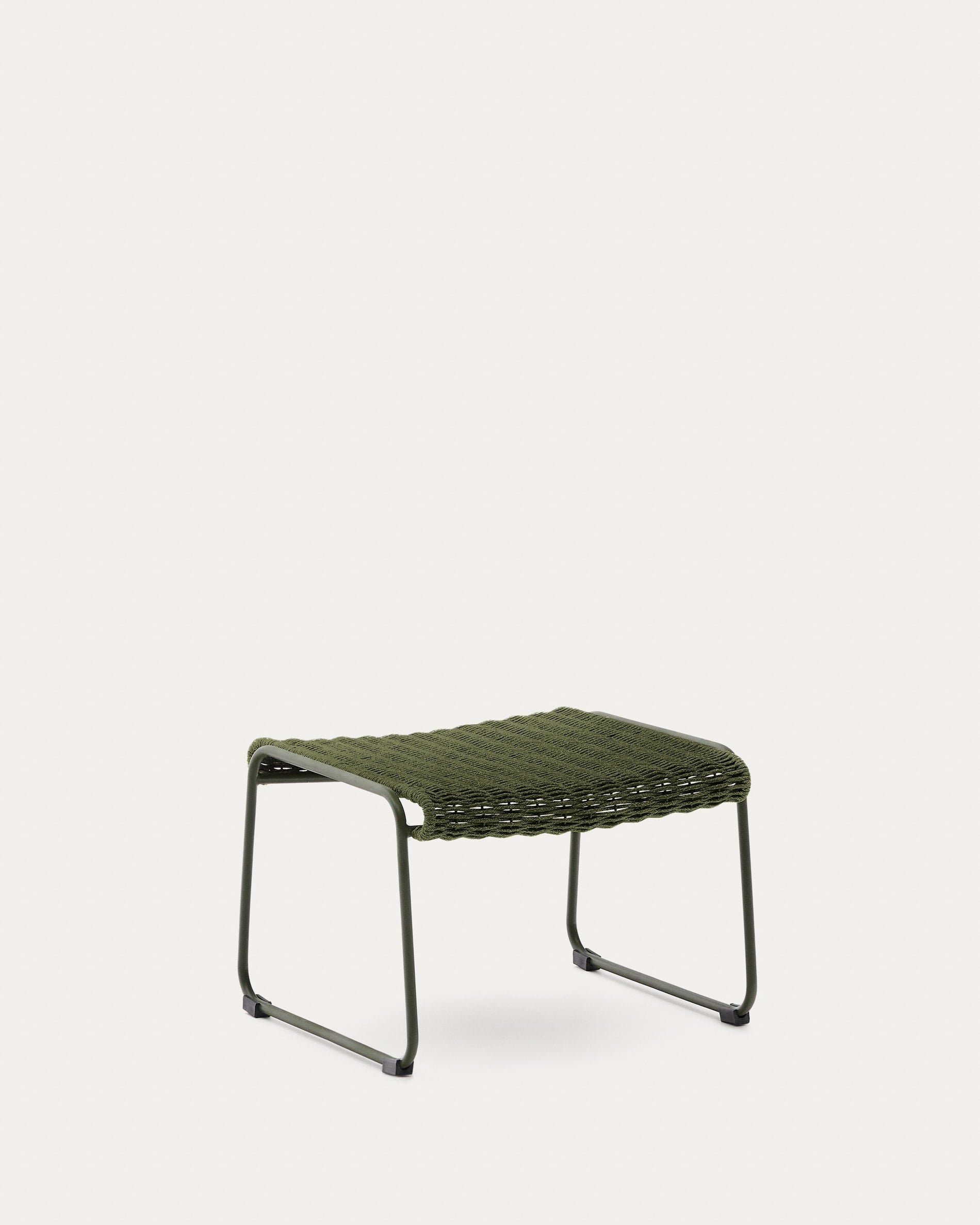 Vielseitige Fußablage Maurina: grün verzinkter Stahl, UV-beständiges Seil, ideal für drinnen & draußen, mediterranes Design.