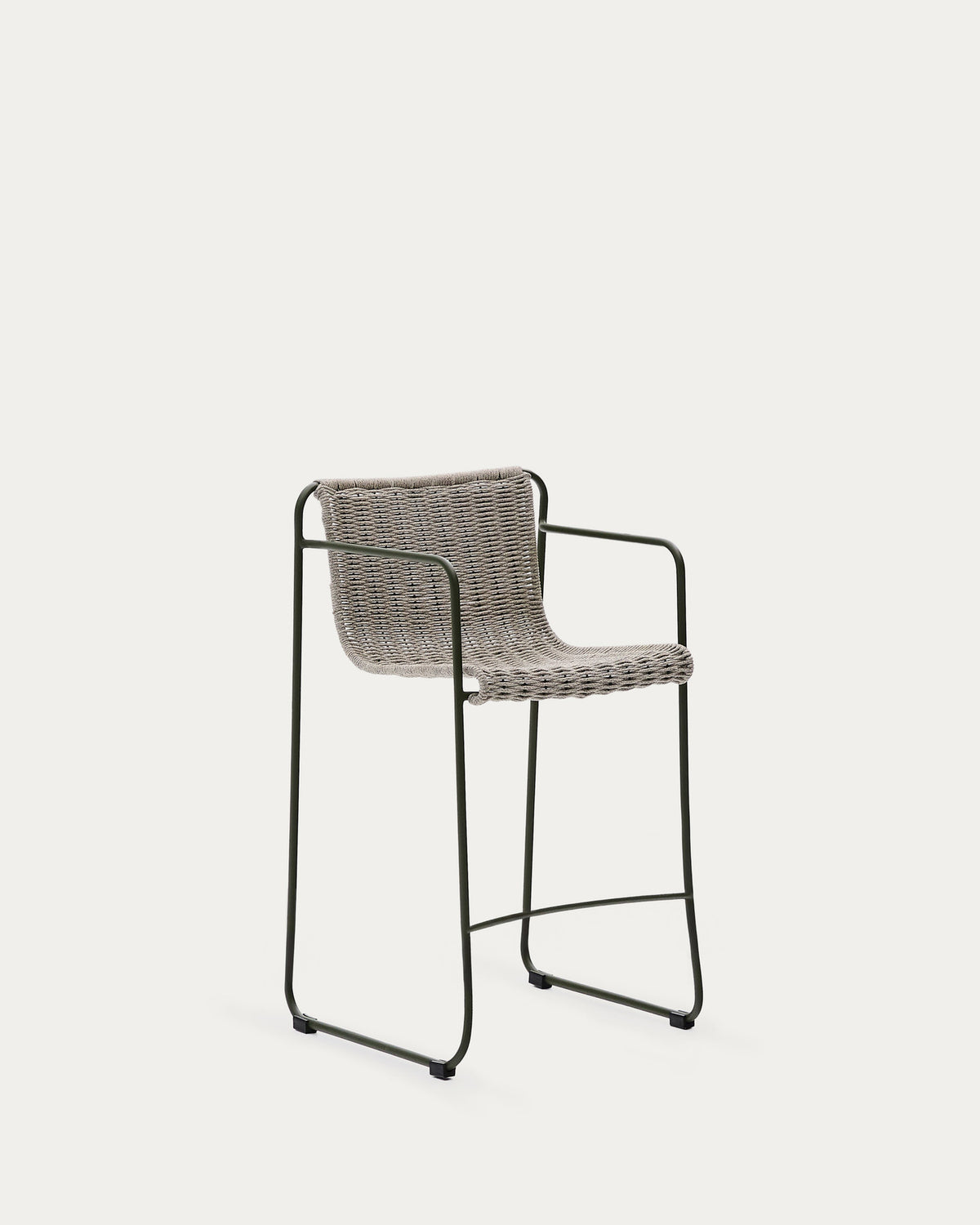 Hocker Maurina aus grün verzinktem Stahl mit écrufarbenem und grauem Seil 64,5 cm in Dunkelgrün, Hellgrau präsentiert im Onlineshop von KAQTU Design AG. Outdoor-Barstuhl mit Armlehne ist von Kave Home