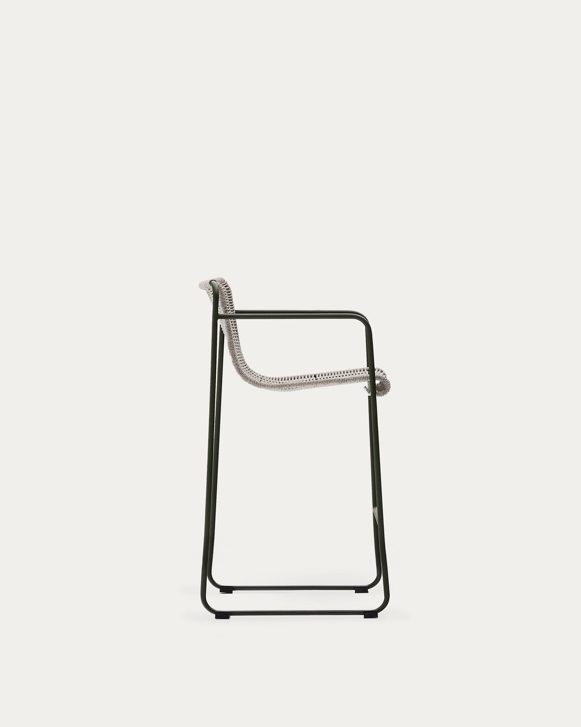 Der Hocker Maurina vereint modernes Design mit Funktionalität: grüner Stahlrahmen, écru-graues Seil, ideal für stilvolle Außenbereiche.