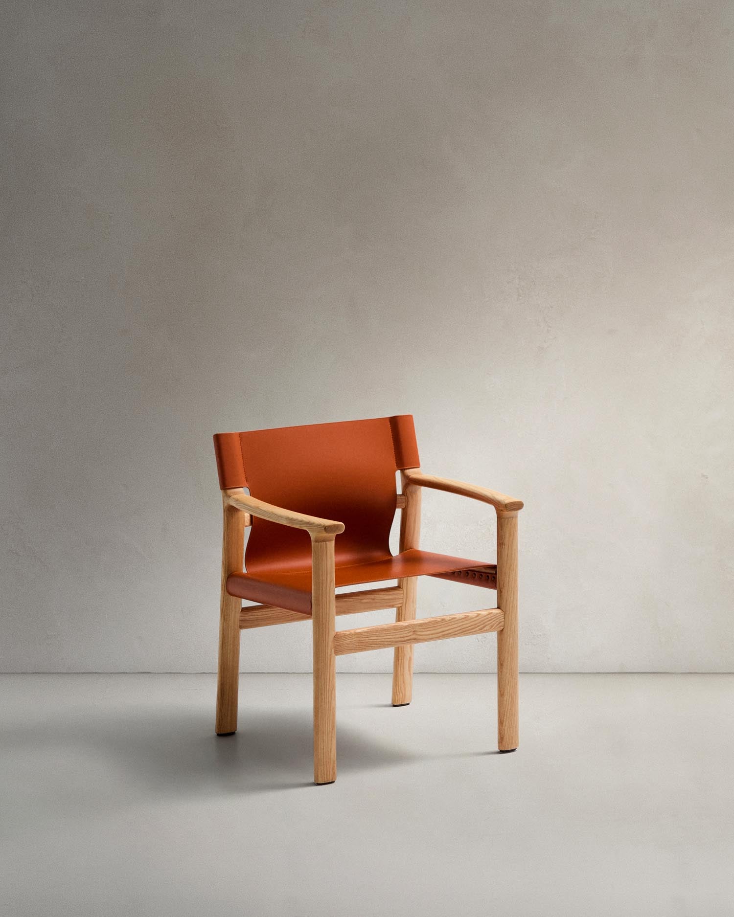 Chair Jan made of recycled leather fibers in light<tc>braun</tc> and solid ash wood FSC 100 % with Fi