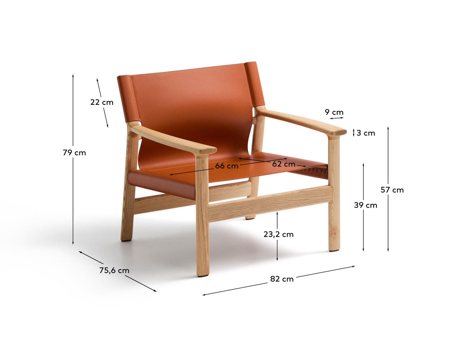 Sessel Jan aus recycelten Lederfasern in Hellbraun und massivem Eschenholz FSC 100 % mit Finish in natürlichem Farbton in Orange präsentiert im Onlineshop von KAQTU Design AG. Sessel ist von Kave Home