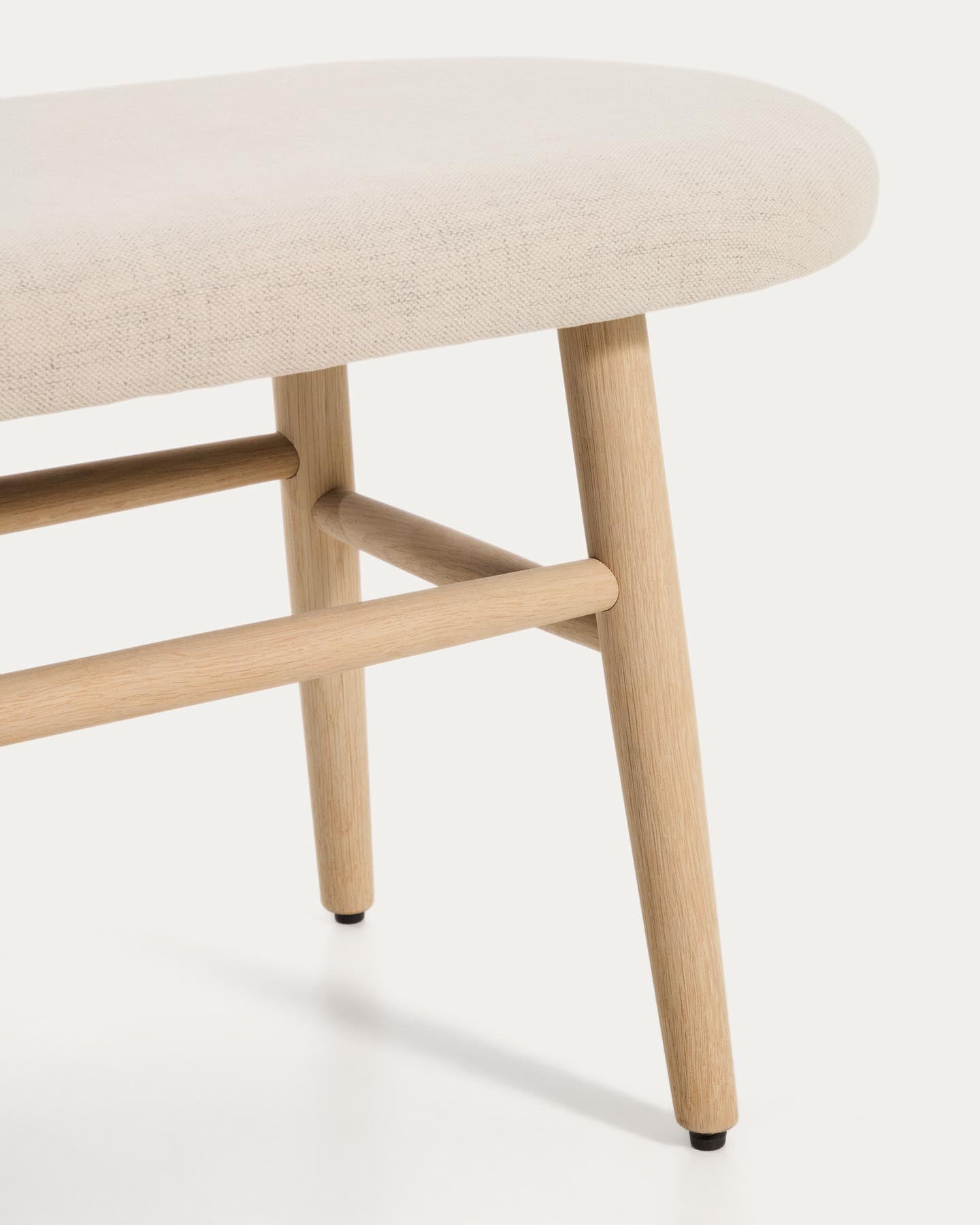 Bank Helda in beiger Chenille und massivem Eichenholz, FSC Mix Credit, 122 cm  in Beige präsentiert im Onlineshop von KAQTU Design AG. Sitzbank ist von Kave Home