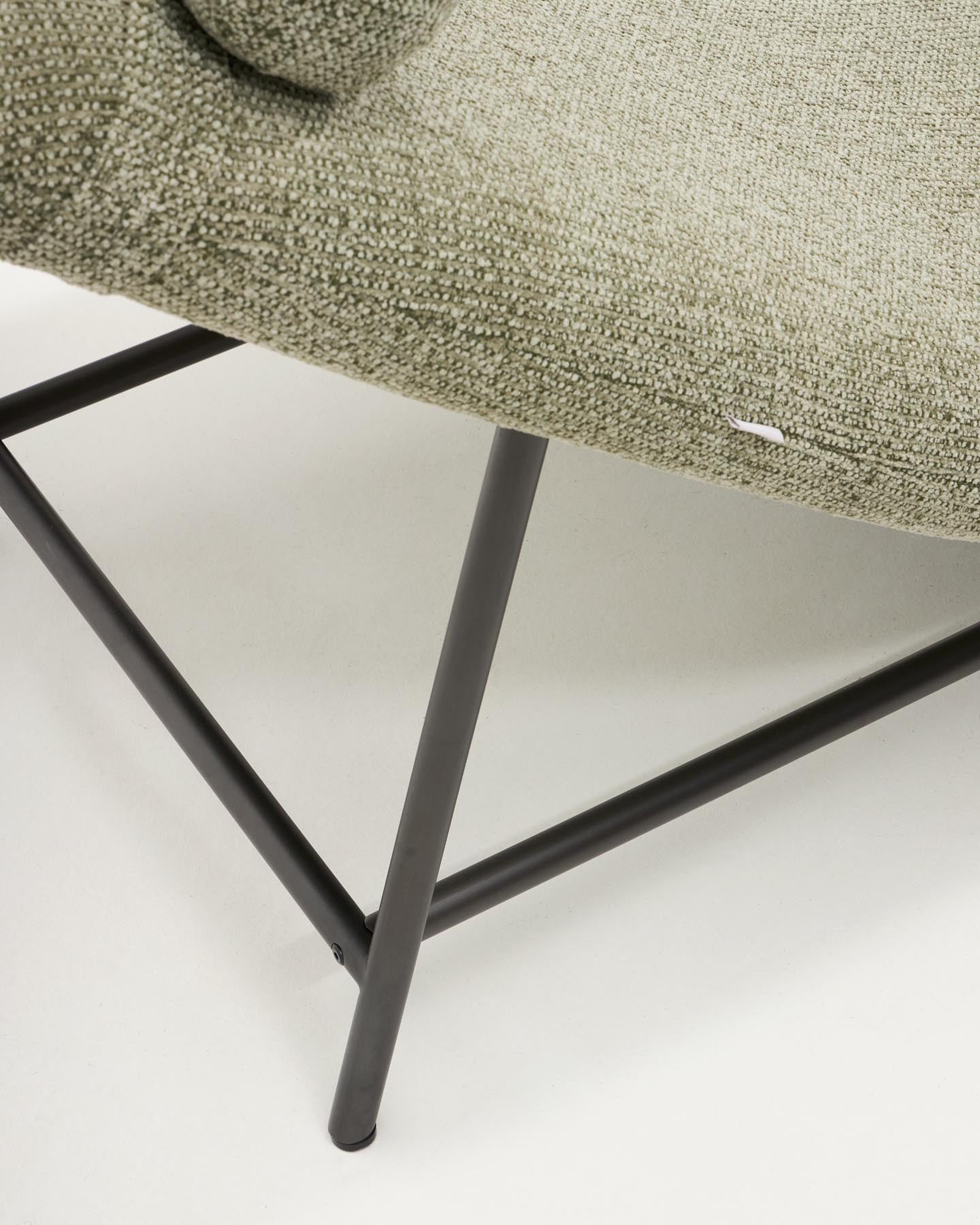 Divan Osla aus grüner Chenille mit Beinen aus gebürstetem Edelstahl in Graphit 174 cm in Hellgrün präsentiert im Onlineshop von KAQTU Design AG. Tagesbett ist von Kave Home