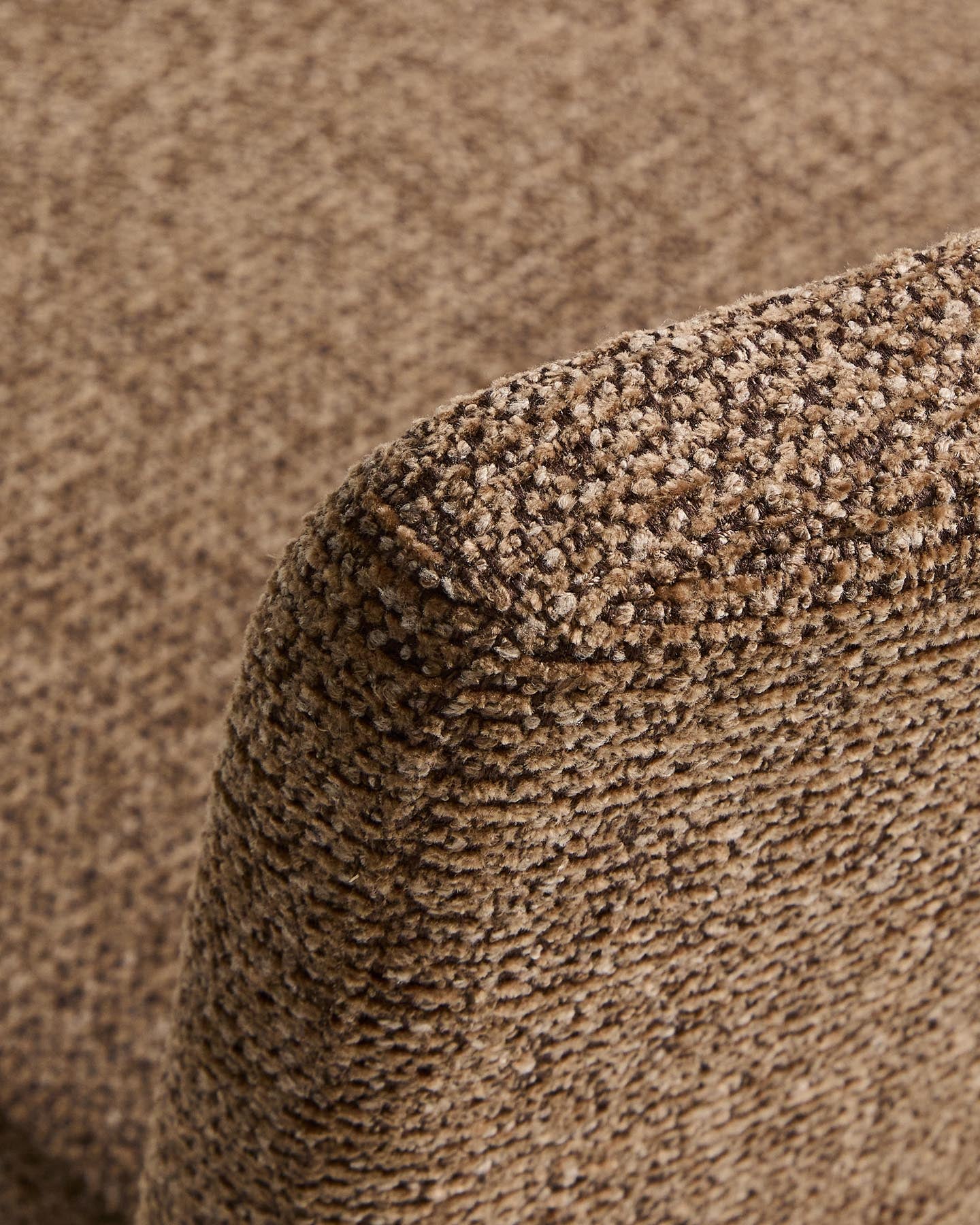 Stapelbarer Stuhl Loria aus schokoladenbrauner Chenille, FSC 100 % in Braun präsentiert im Onlineshop von KAQTU Design AG. Stuhl ist von Kave Home