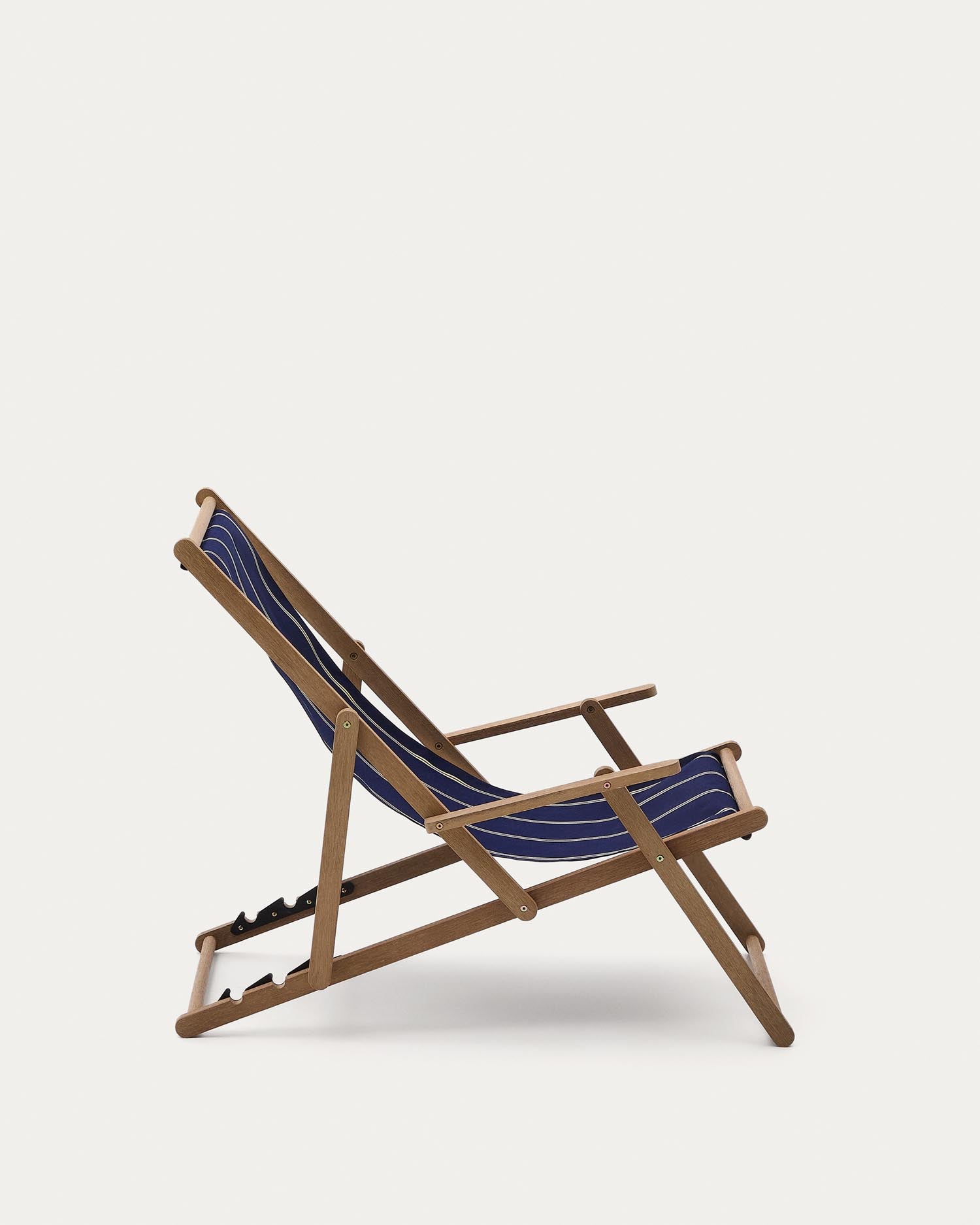 Erleben Sie den stilvollen Vilara Liegestuhl aus robustem Akazienholz. Klappbar, elegant und ideal für entspannte Momente im Freien!