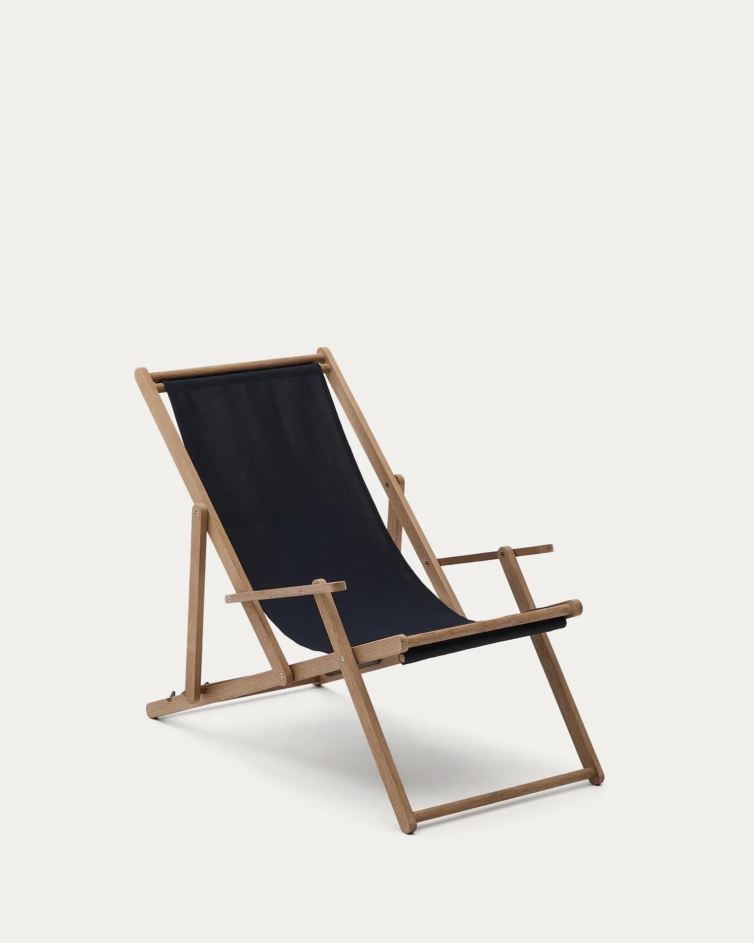 Klappbarer Outdoor-Liegestuhl Vilara in Schwarz aus massivem Akazienholz FSC 100% in Schwarz präsentiert im Onlineshop von KAQTU Design AG. Liegestuhl ist von Kave Home