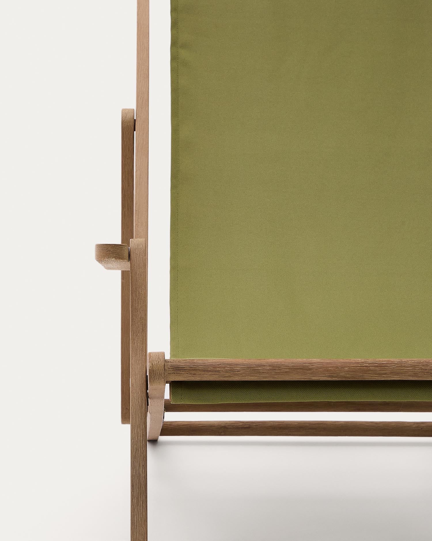 Klappbarer Outdoor-Liegestuhl Vilara in Grün aus massivem Akazienholz FSC 100% in Grün präsentiert im Onlineshop von KAQTU Design AG. Liegestuhl ist von Kave Home
