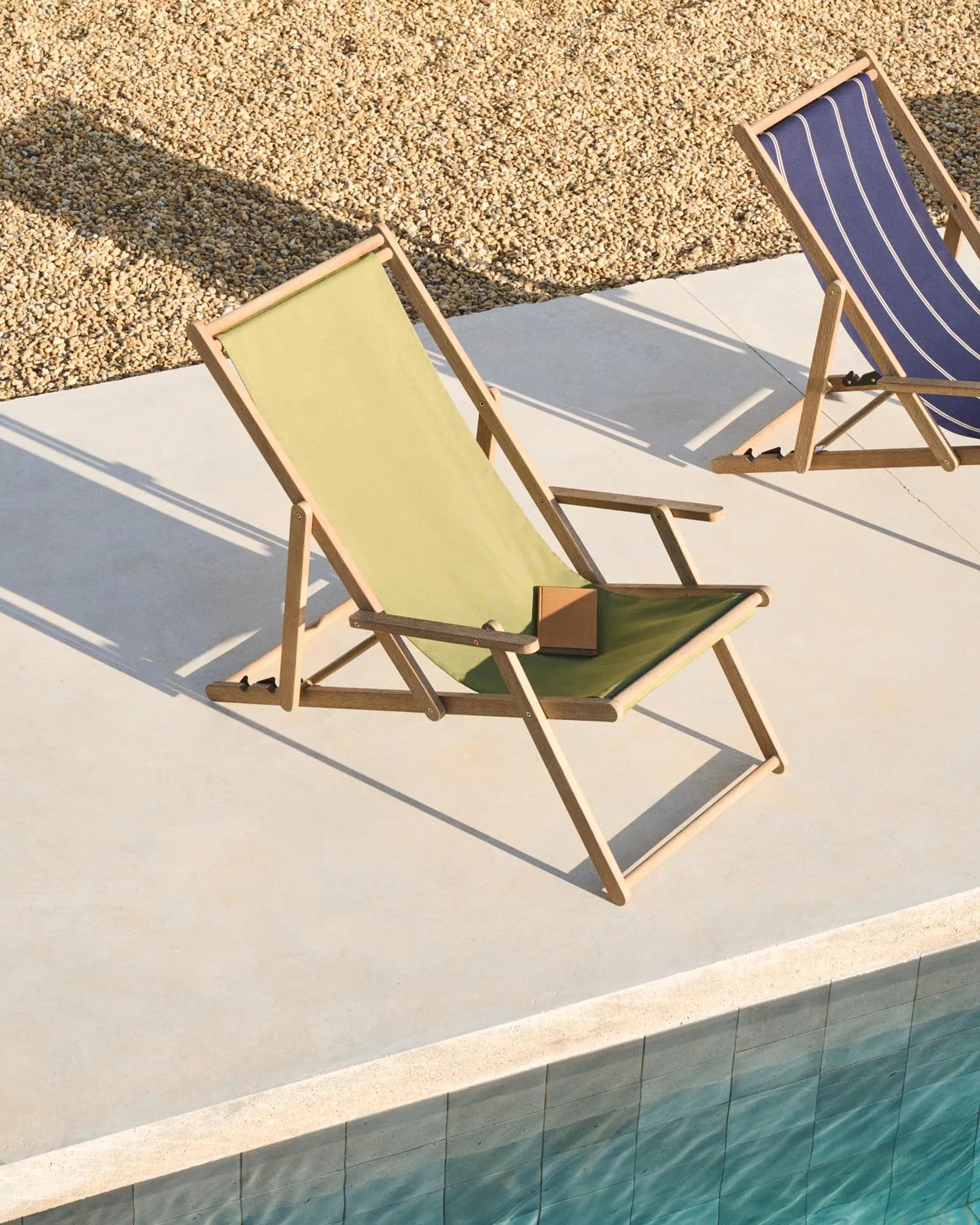 Klappbarer Outdoor-Liegestuhl Vilara in Grün aus massivem Akazienholz FSC 100% in Grün präsentiert im Onlineshop von KAQTU Design AG. Liegestuhl ist von Kave Home