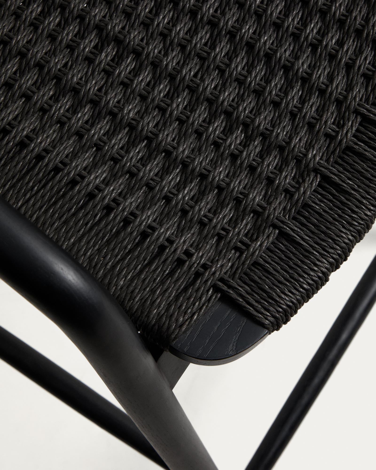 Hocker Derile aus massivem Eichenholz mit schwarzem Finish und Papierseil, 65 cm hoch, perfekt für stilvolle Barbereiche.
