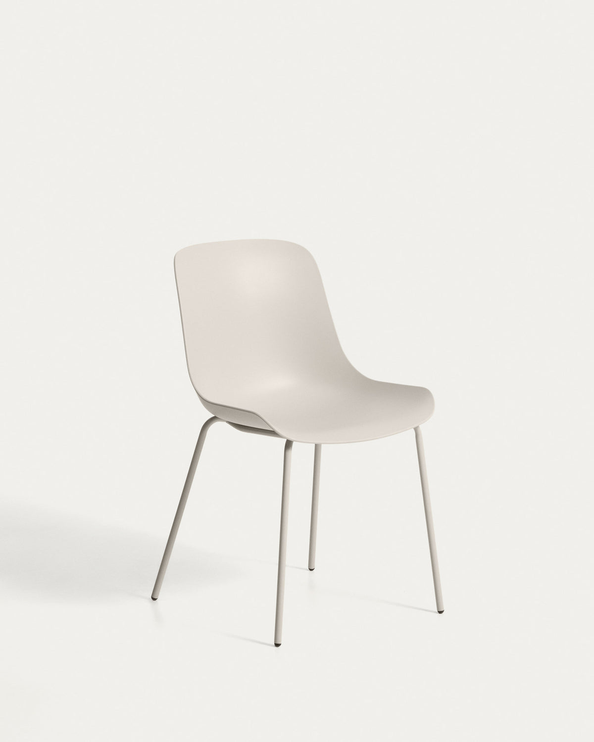 Altea beiger Stuhl mit beige lackierten Stahlbeinen in Beige präsentiert im Onlineshop von KAQTU Design AG. Gartenstuhl ist von Kave Home