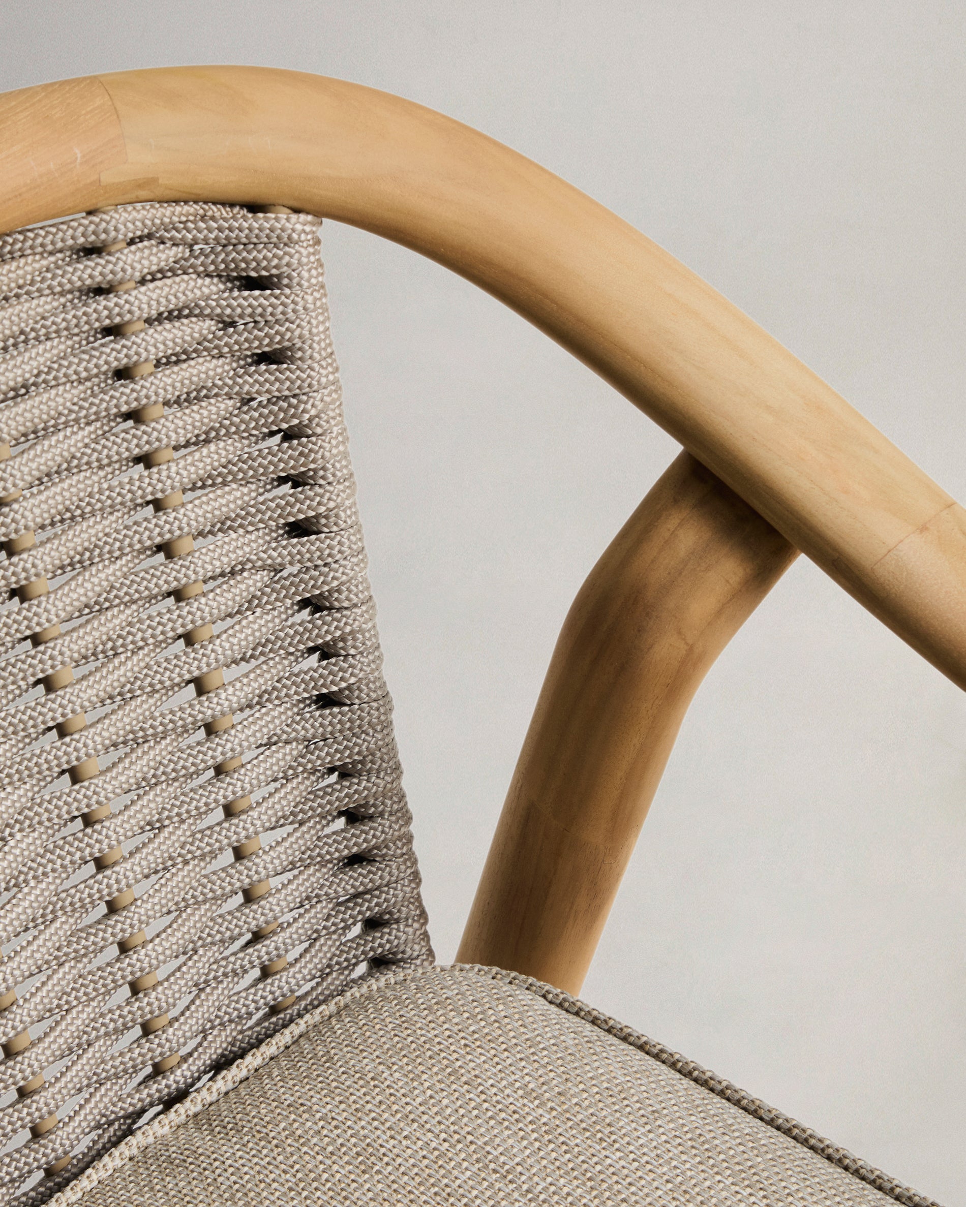 Stapelbarer Outdoor-Stuhl Elunda aus massivem Teakholz, FSC 100 % in Natur präsentiert im Onlineshop von KAQTU Design AG. Gartenstuhl ist von Kave Home