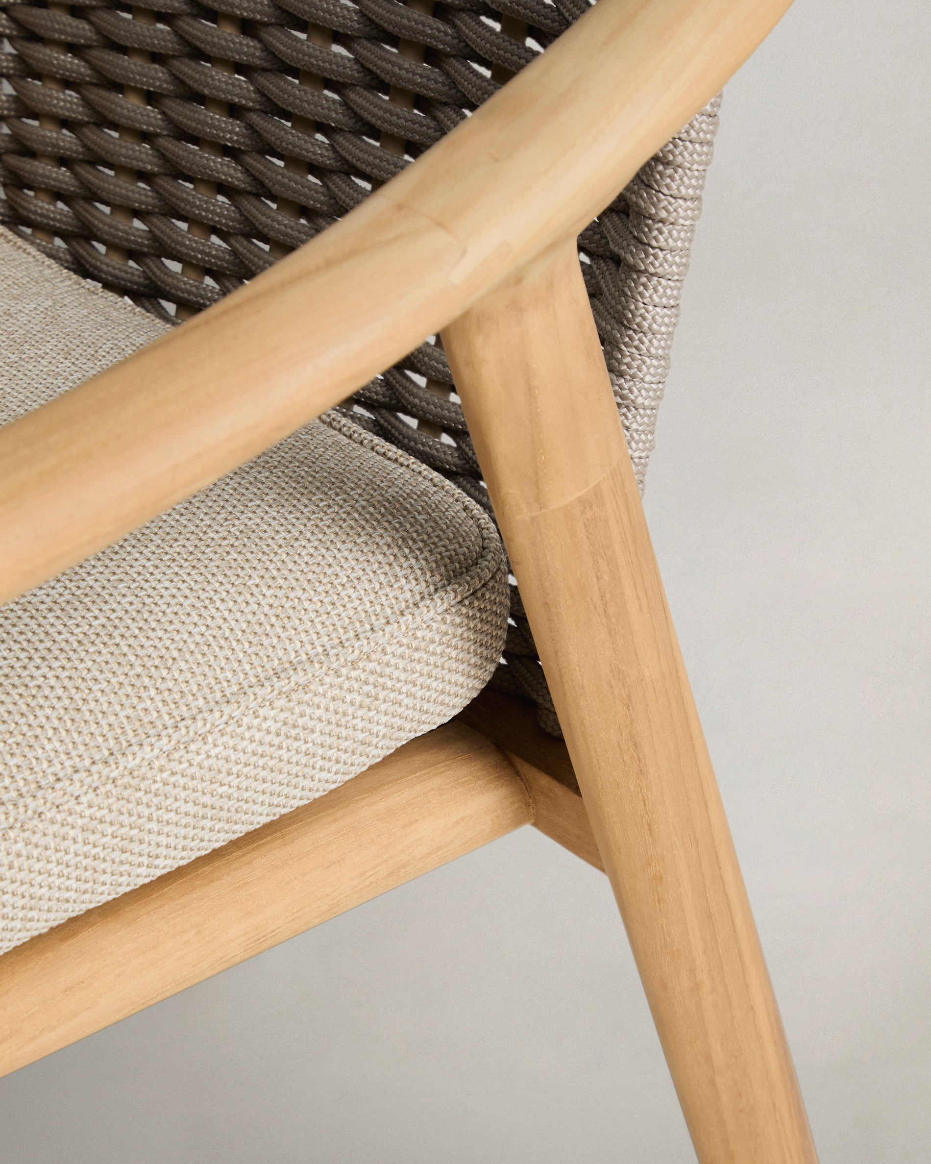 Stapelbarer Outdoor-Stuhl Elunda aus massivem Teakholz, FSC 100 % in Natur präsentiert im Onlineshop von KAQTU Design AG. Gartenstuhl ist von Kave Home