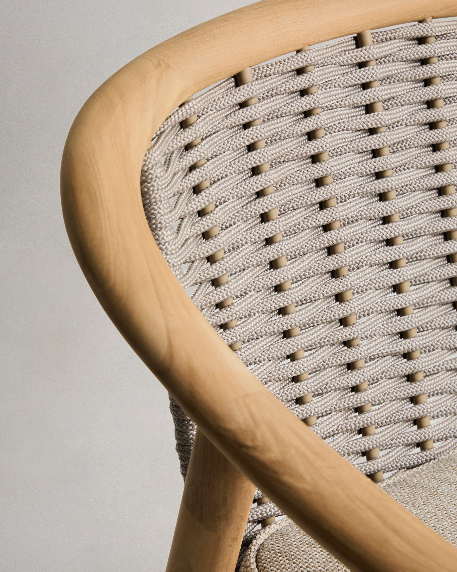 Stapelbarer Outdoor-Stuhl Elunda aus massivem Teakholz, FSC 100 % in Natur präsentiert im Onlineshop von KAQTU Design AG. Gartenstuhl ist von Kave Home