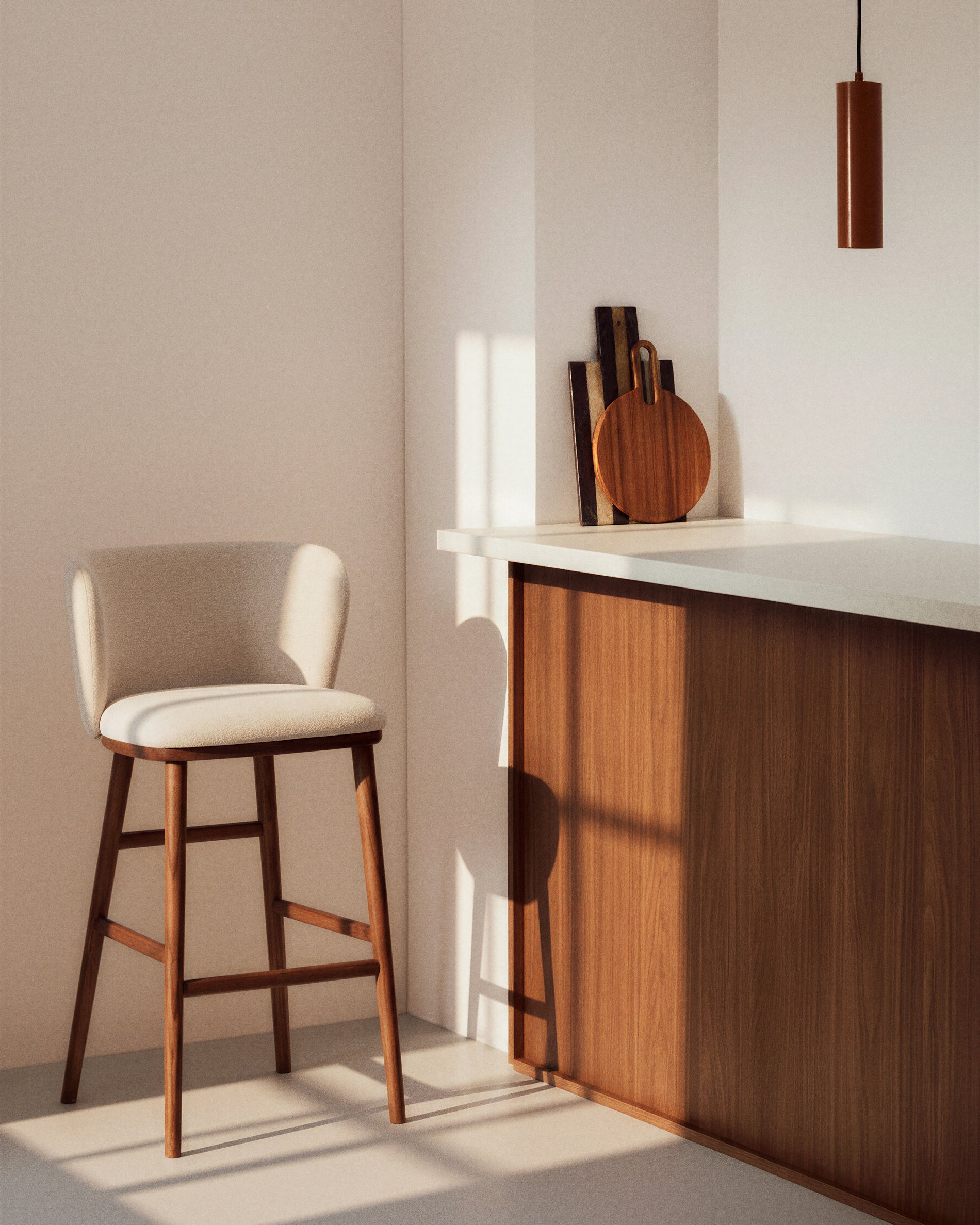 Hocker Ciselia in beiger Chenille mit Beinen aus massivem Eschenholz mit walnussholzfarbenem Finish, FSC Mix Credit, 75 cm in Beige präsentiert im Onlineshop von KAQTU Design AG. Barstuhl ist von Kave Home