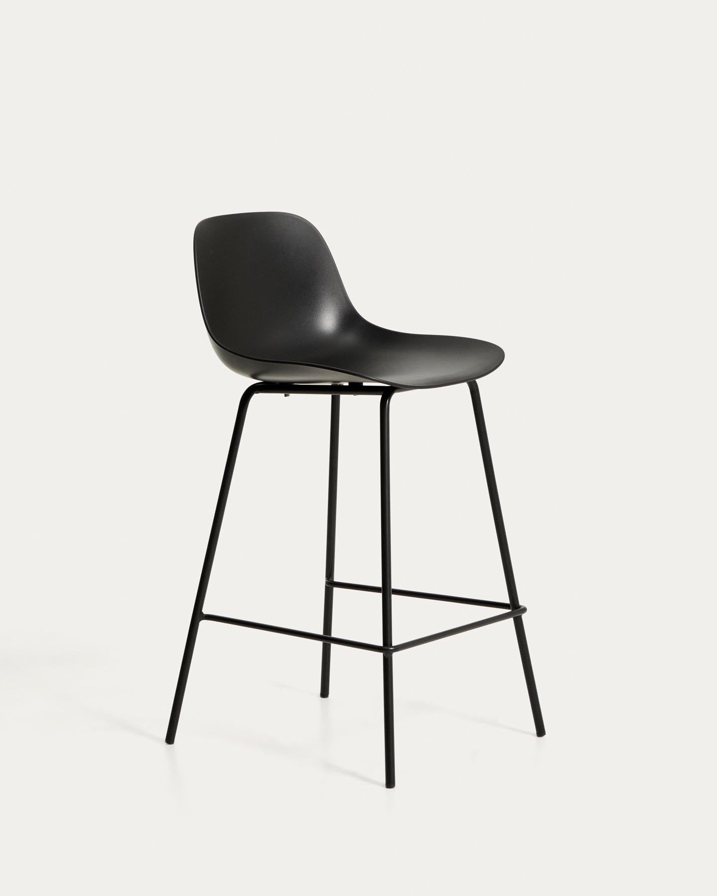 Schwarzer Hocker Altea mit Stahlbeinen mit schwarzem Finish, 65 cm in Schwarz präsentiert im Onlineshop von KAQTU Design AG. Barhocker ist von Kave Home