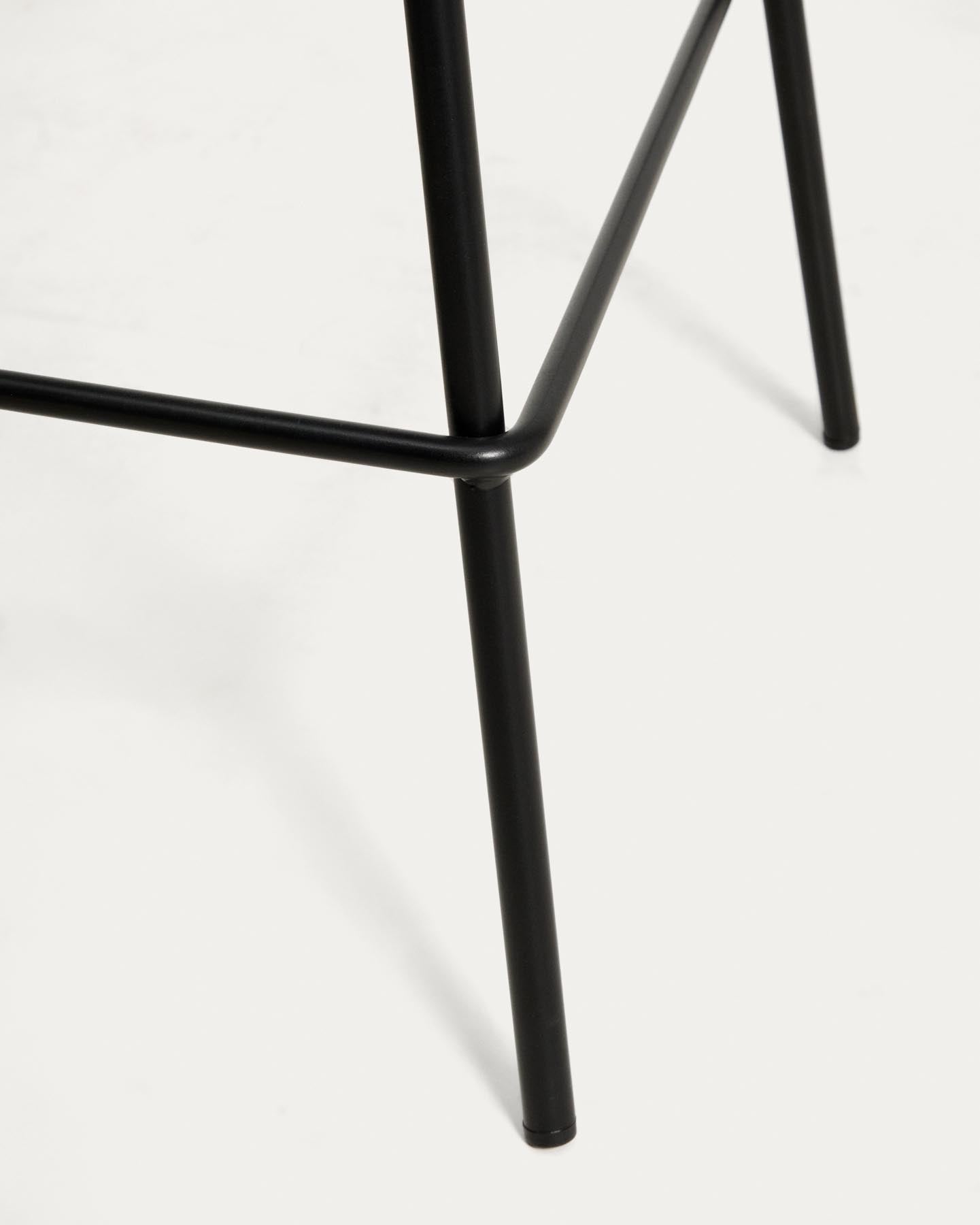 Schwarzer Hocker Altea mit Stahlbeinen mit schwarzem Finish, 65 cm in Schwarz präsentiert im Onlineshop von KAQTU Design AG. Barhocker ist von Kave Home