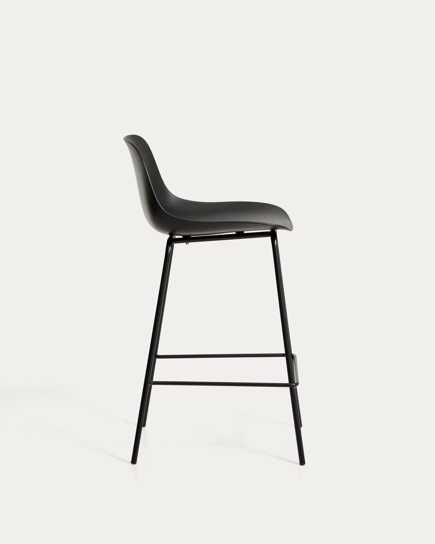 Schwarzer Hocker Altea mit Stahlbeinen mit schwarzem Finish, 65 cm in Schwarz präsentiert im Onlineshop von KAQTU Design AG. Barhocker ist von Kave Home