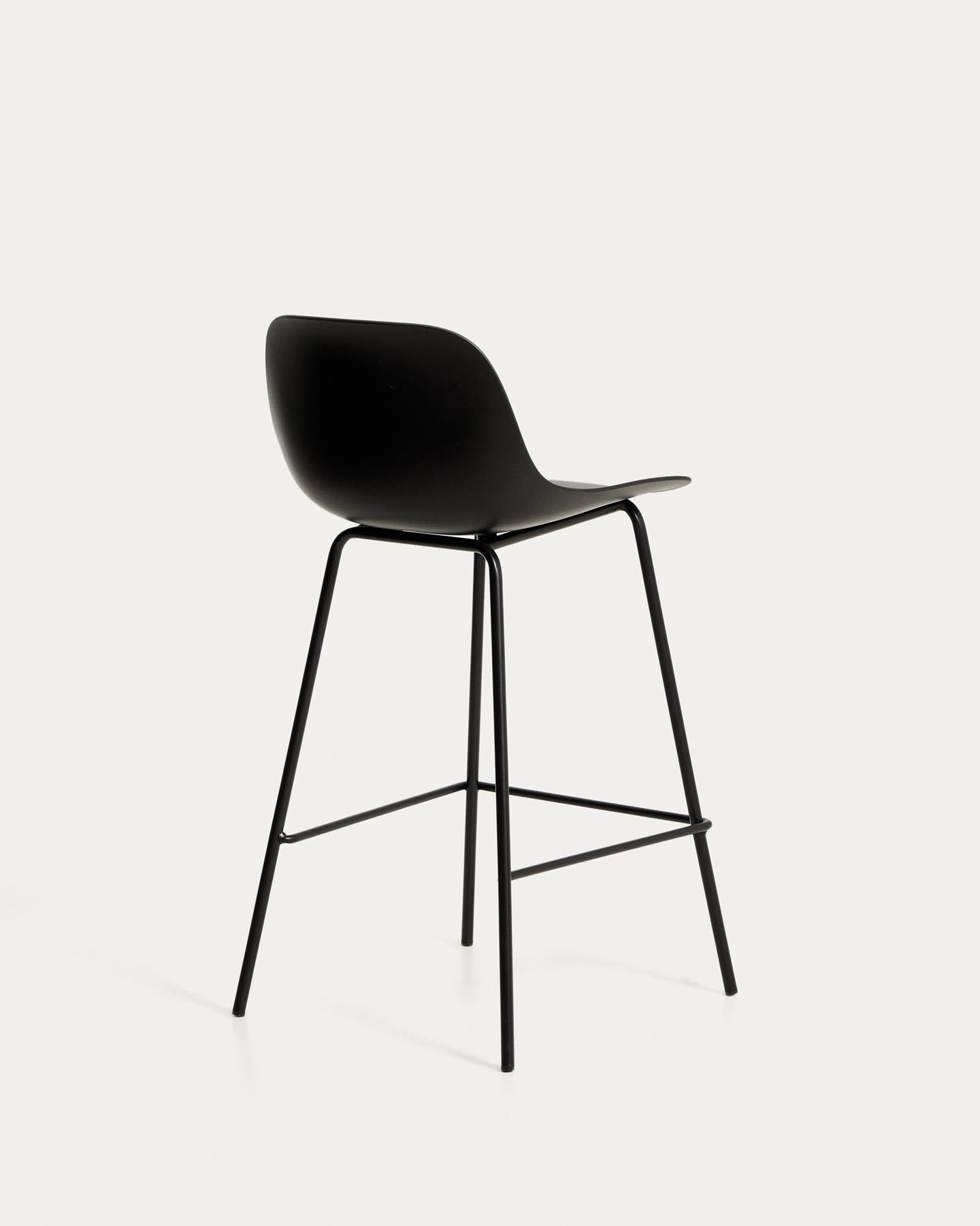 Schwarzer Hocker Altea mit Stahlbeinen mit schwarzem Finish, 65 cm in Schwarz präsentiert im Onlineshop von KAQTU Design AG. Barhocker ist von Kave Home